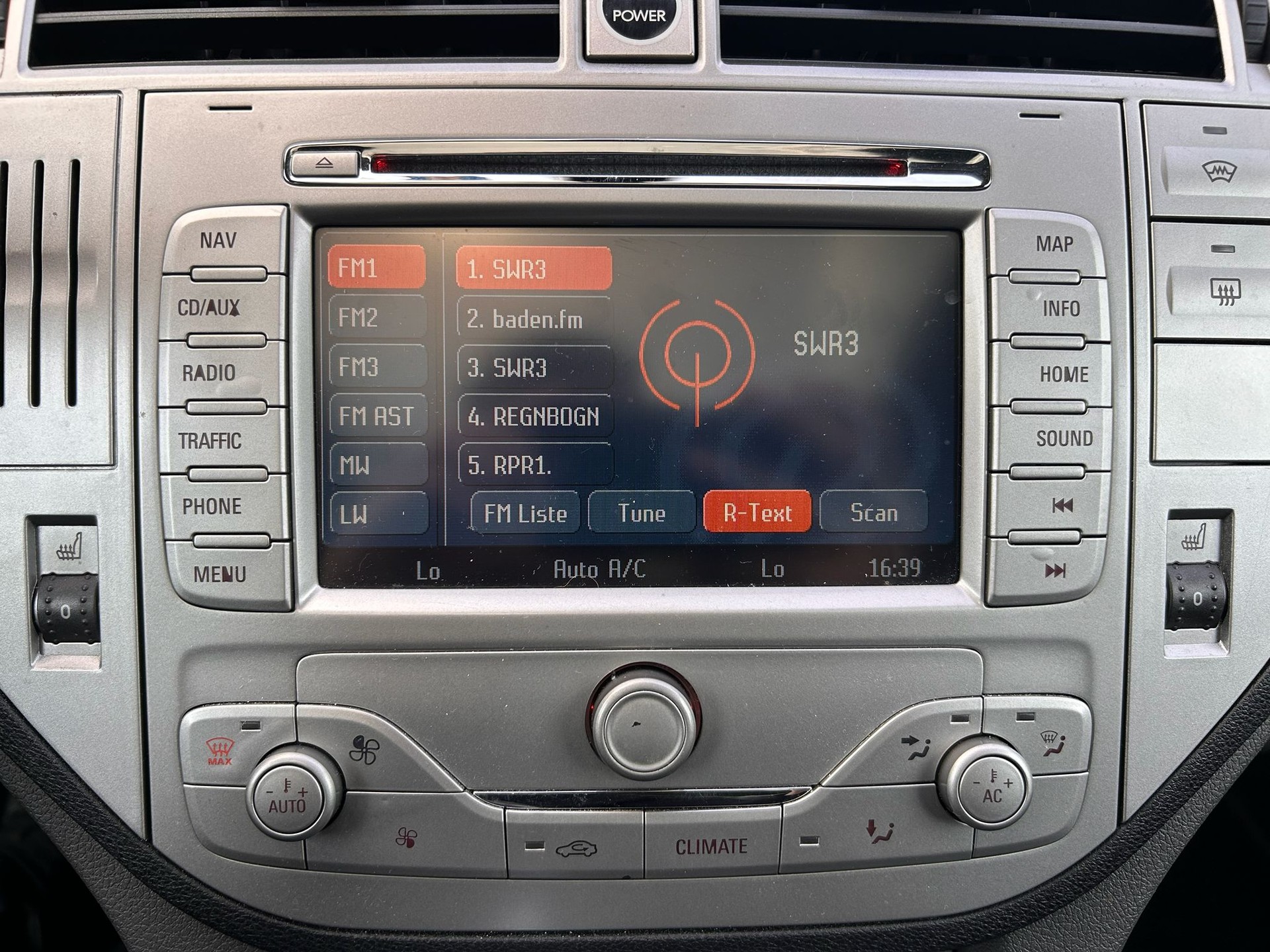 FORD Kuga 2.0 TDCi Carving 4WD-image-25