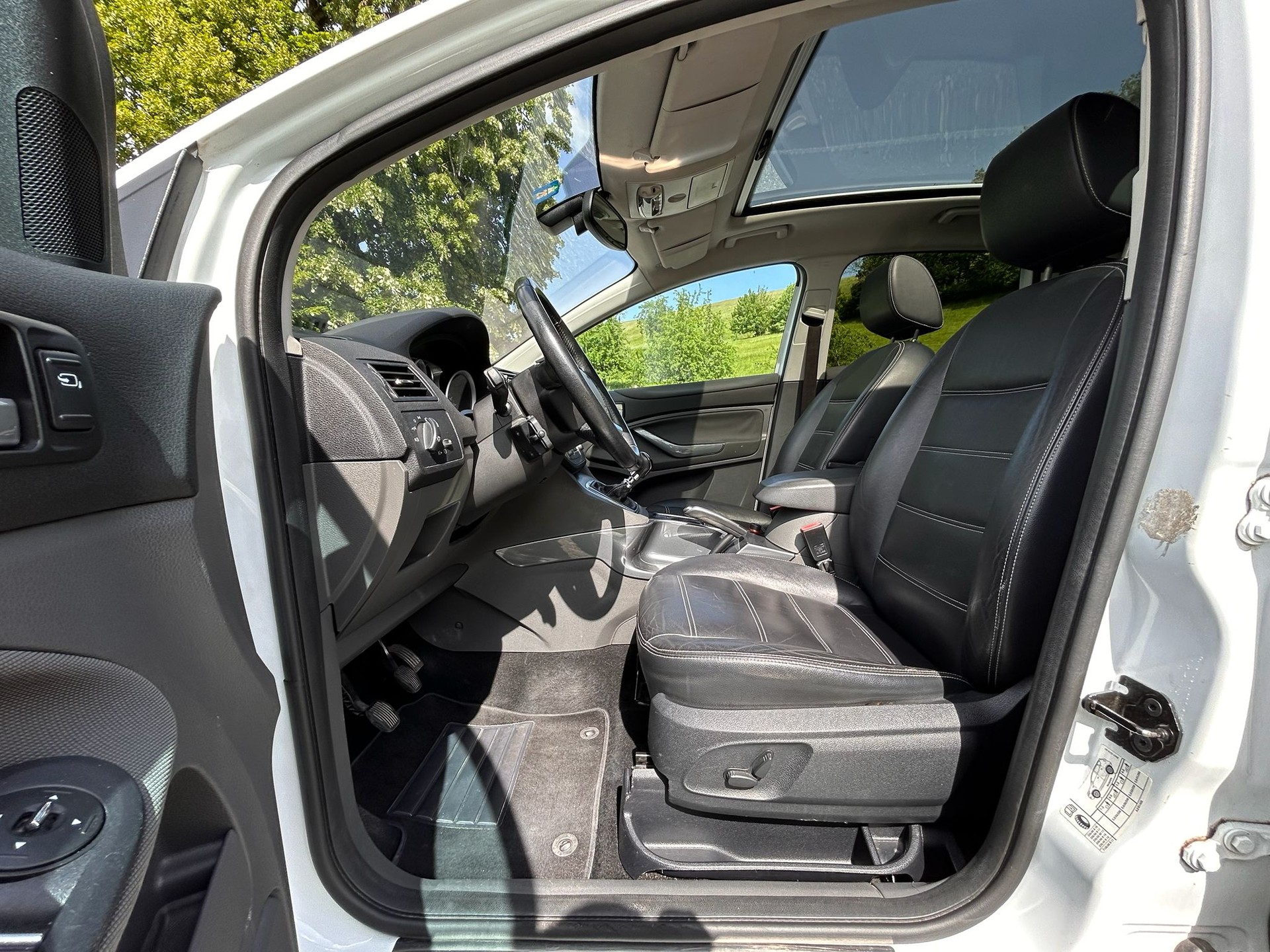 FORD Kuga 2.0 TDCi Carving 4WD-image-13