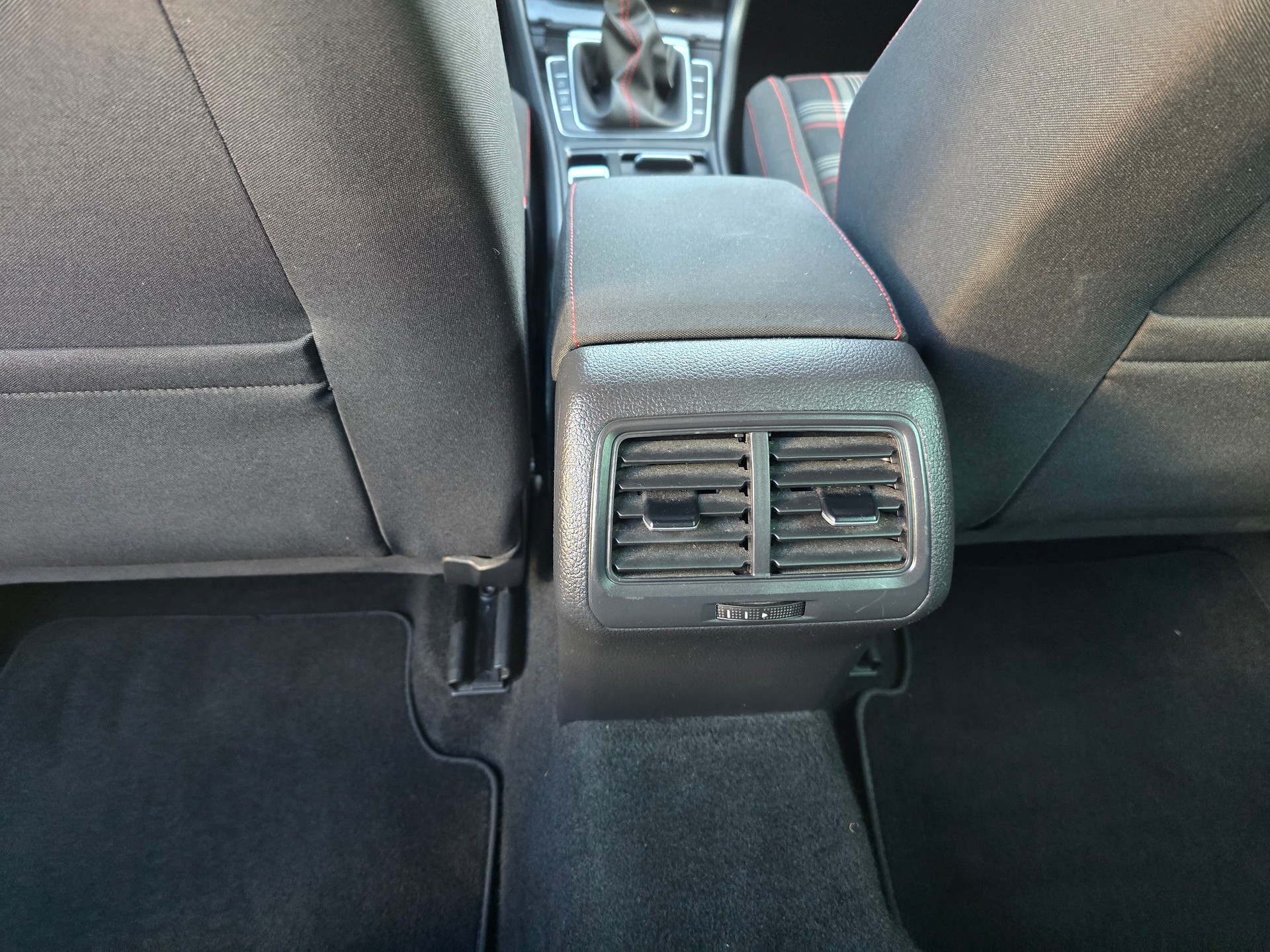 VW Golf 2.0 TSI GTI-image-15