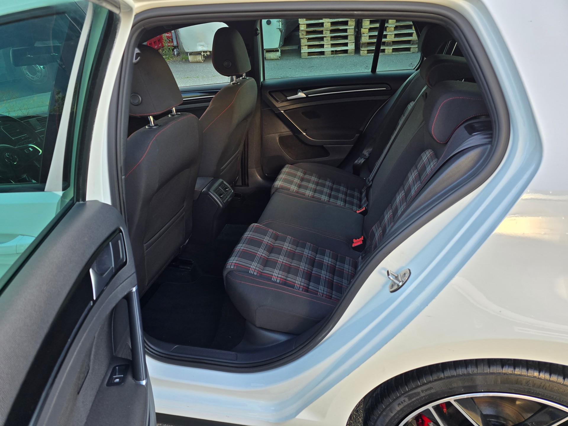 VW Golf 2.0 TSI GTI-image-14