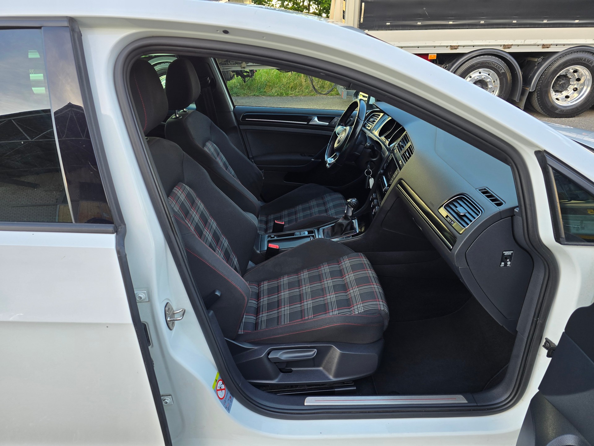 VW Golf 2.0 TSI GTI-image-9