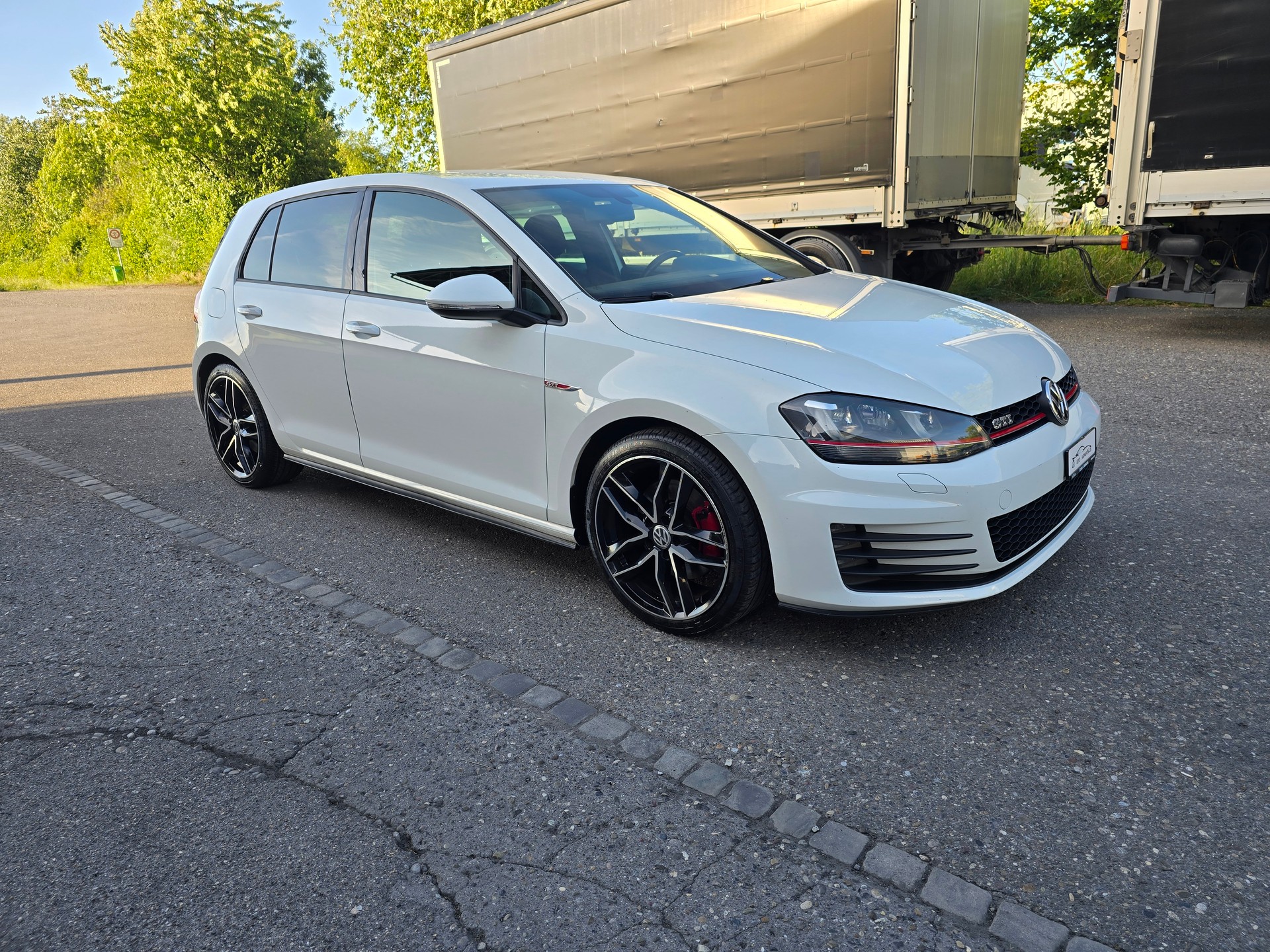 VW Golf 2.0 TSI GTI-image-1