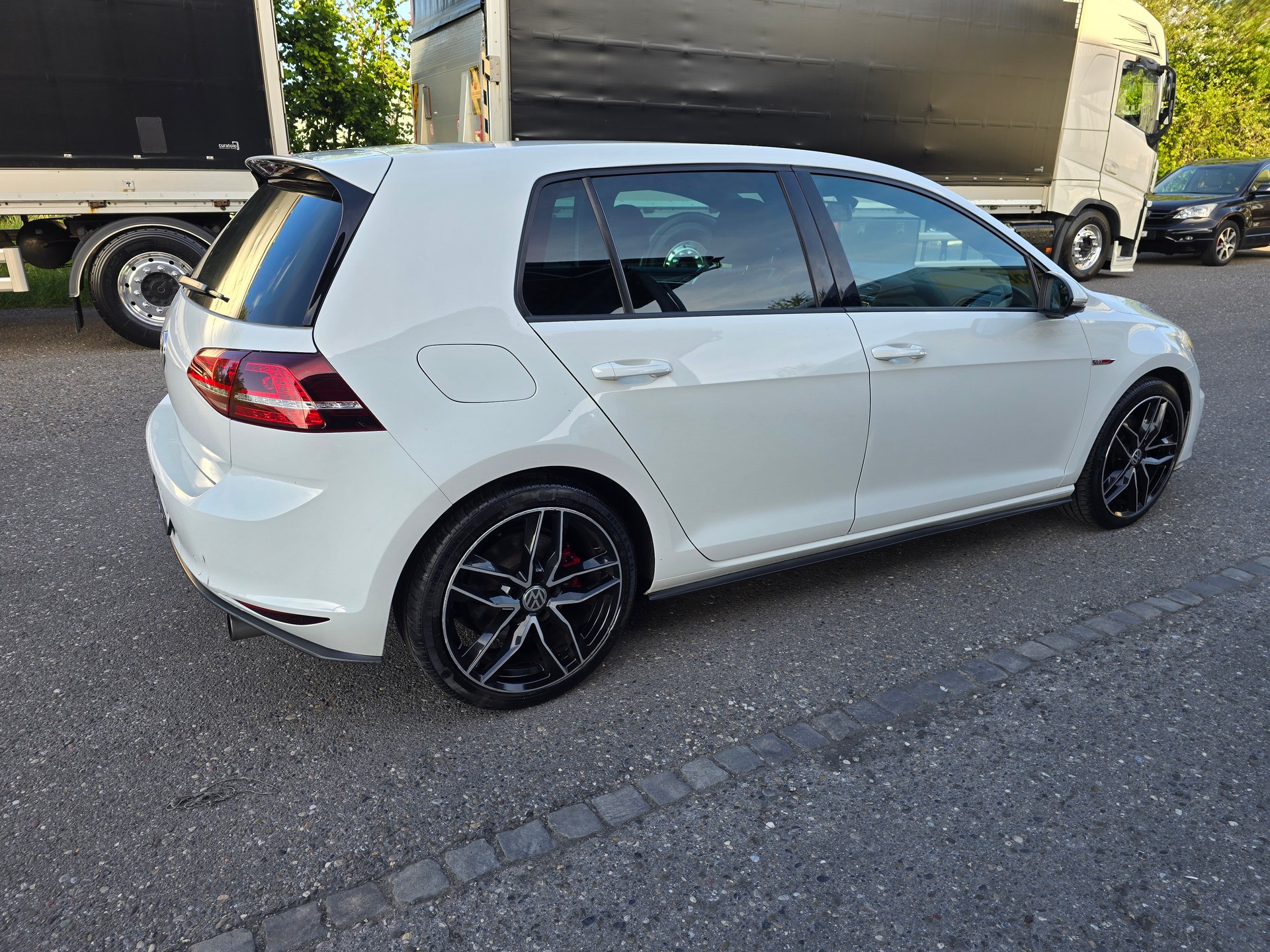 VW Golf 2.0 TSI GTI-image-5