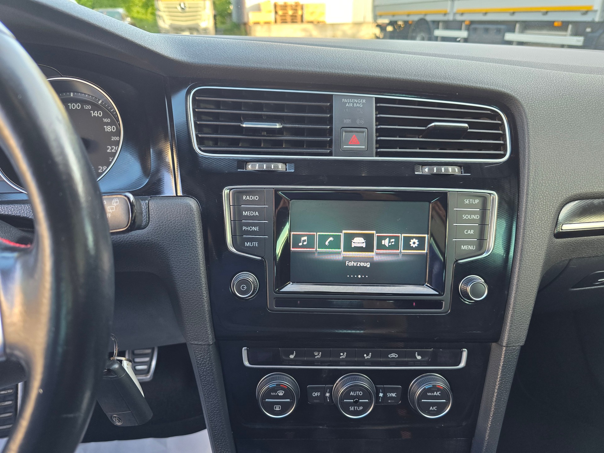 VW Golf 2.0 TSI GTI-image-21
