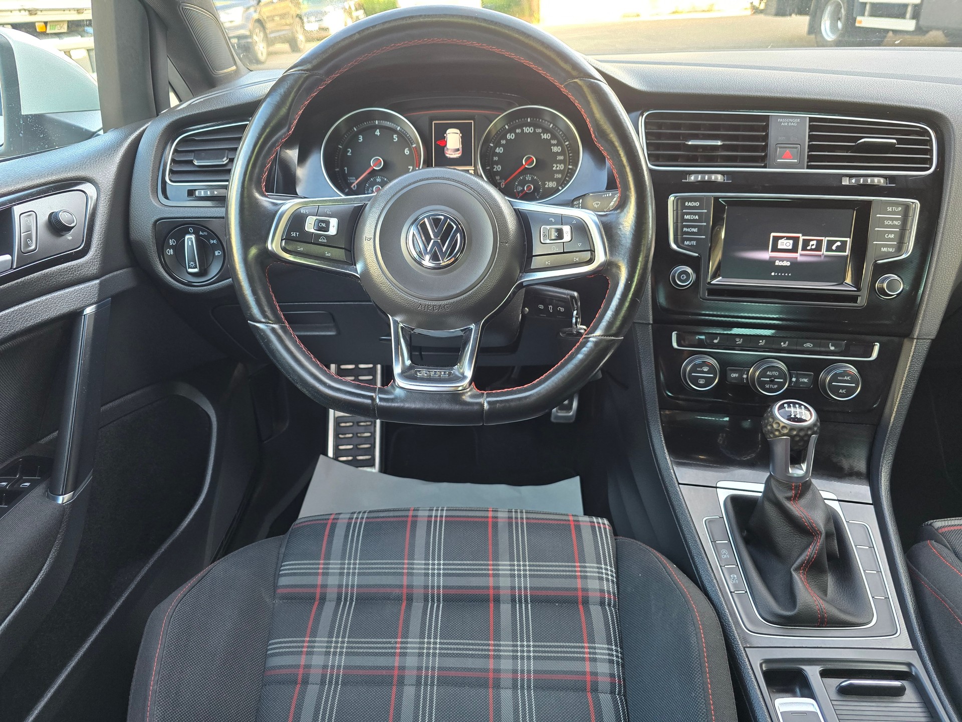 VW Golf 2.0 TSI GTI-image-16