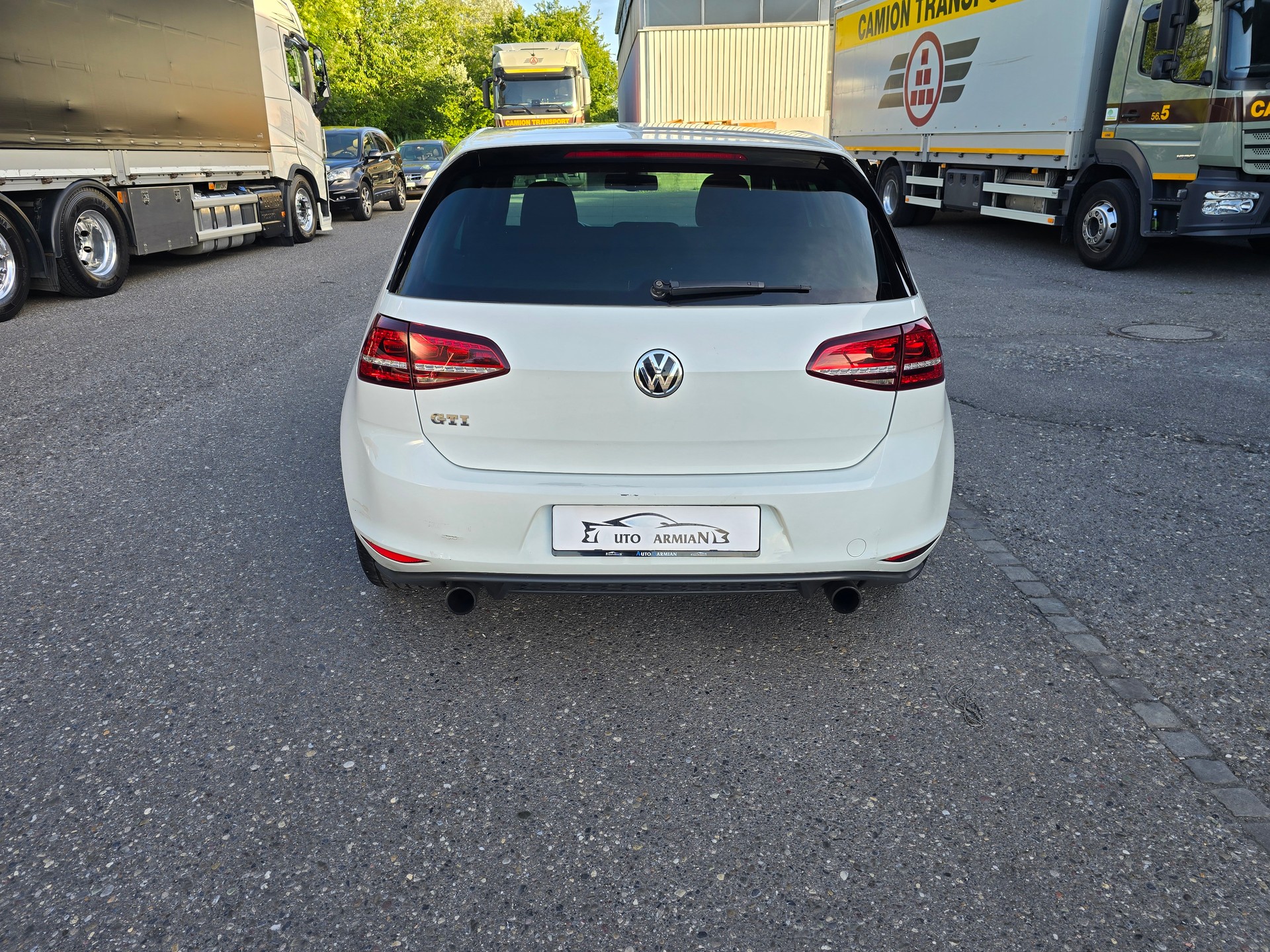 VW Golf 2.0 TSI GTI-image-3