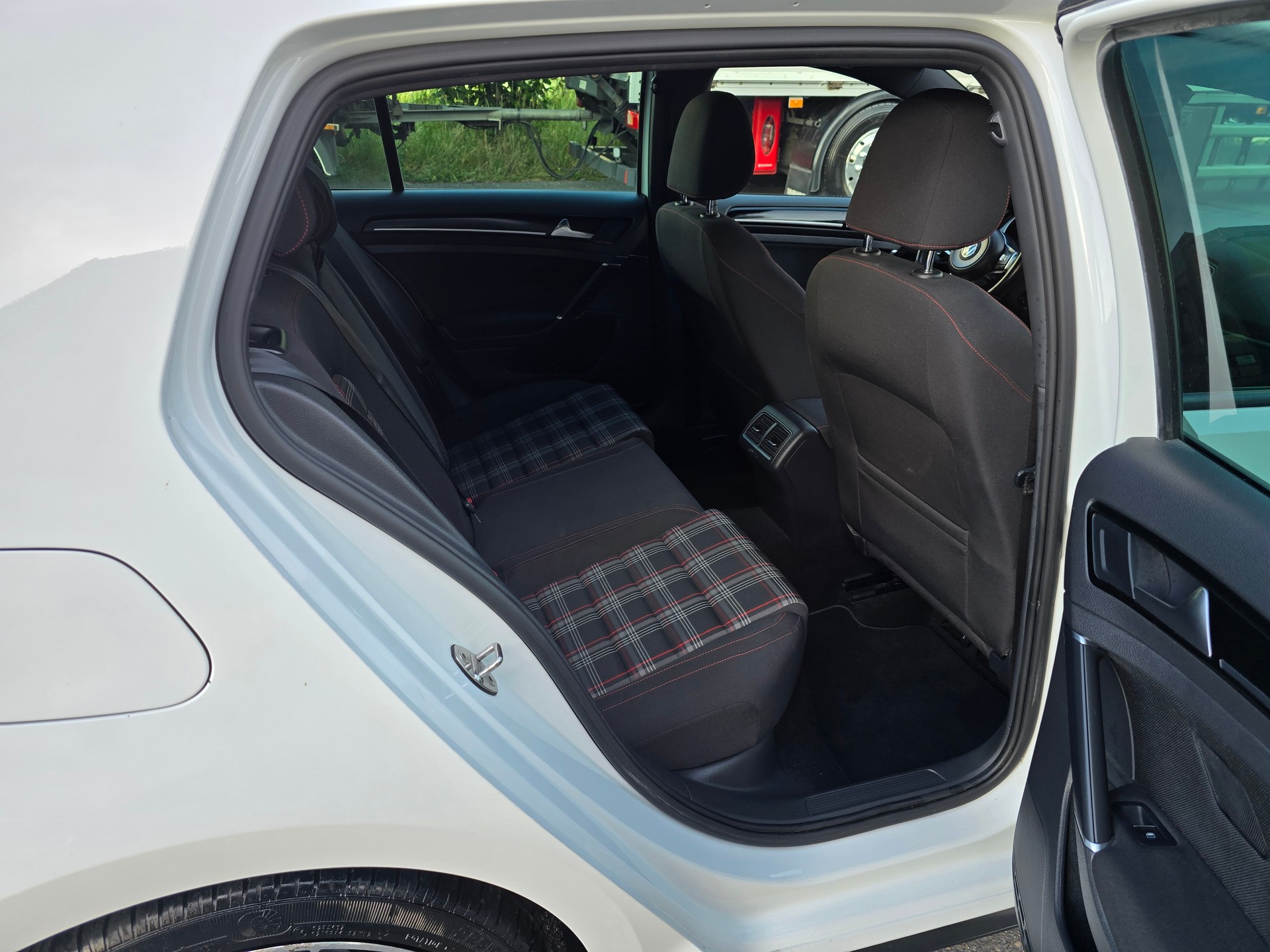 VW Golf 2.0 TSI GTI-image-10