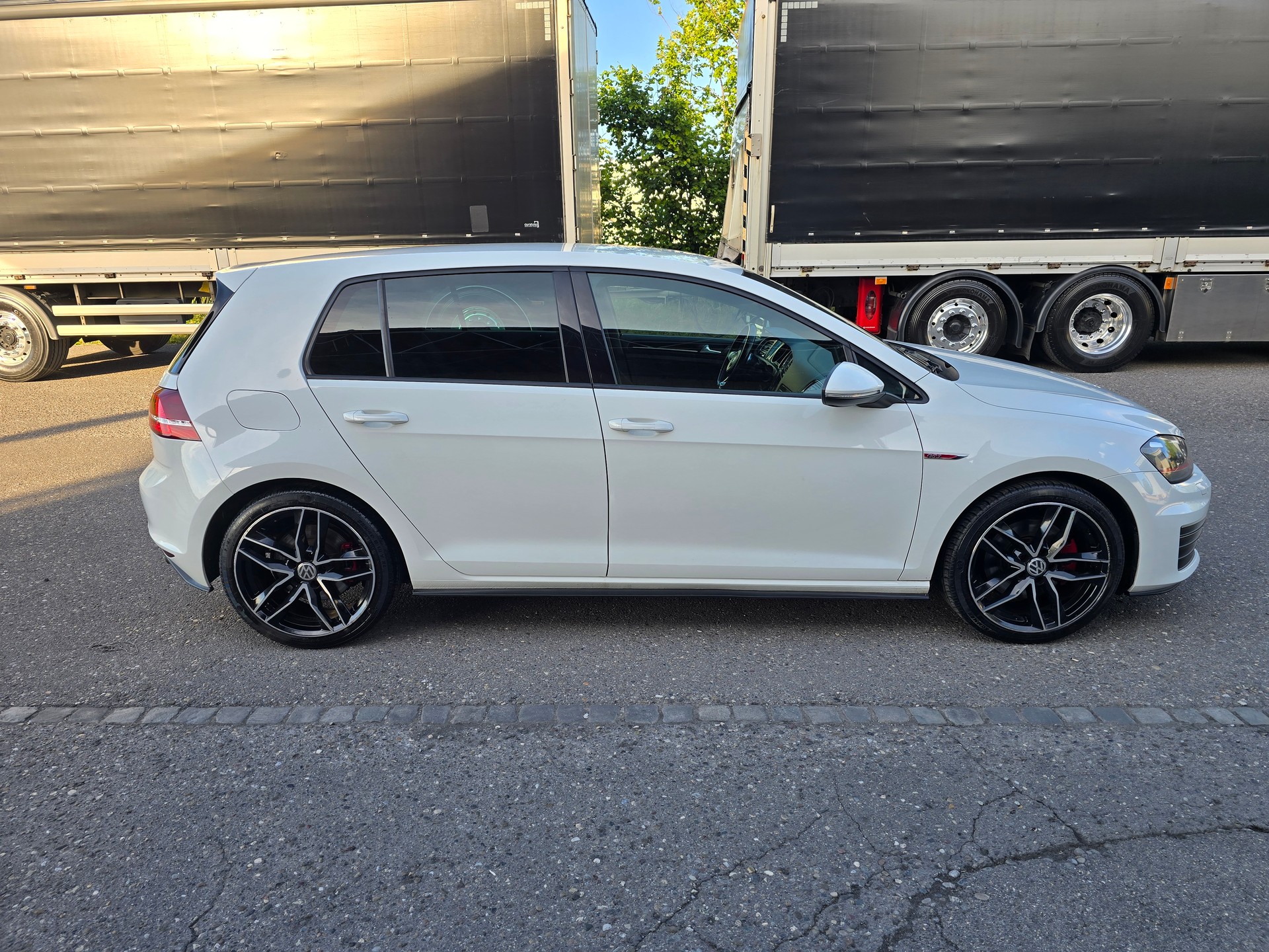 VW Golf 2.0 TSI GTI-image-8