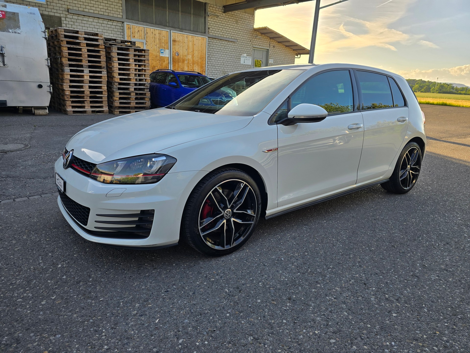 VW Golf 2.0 TSI GTI-image-2