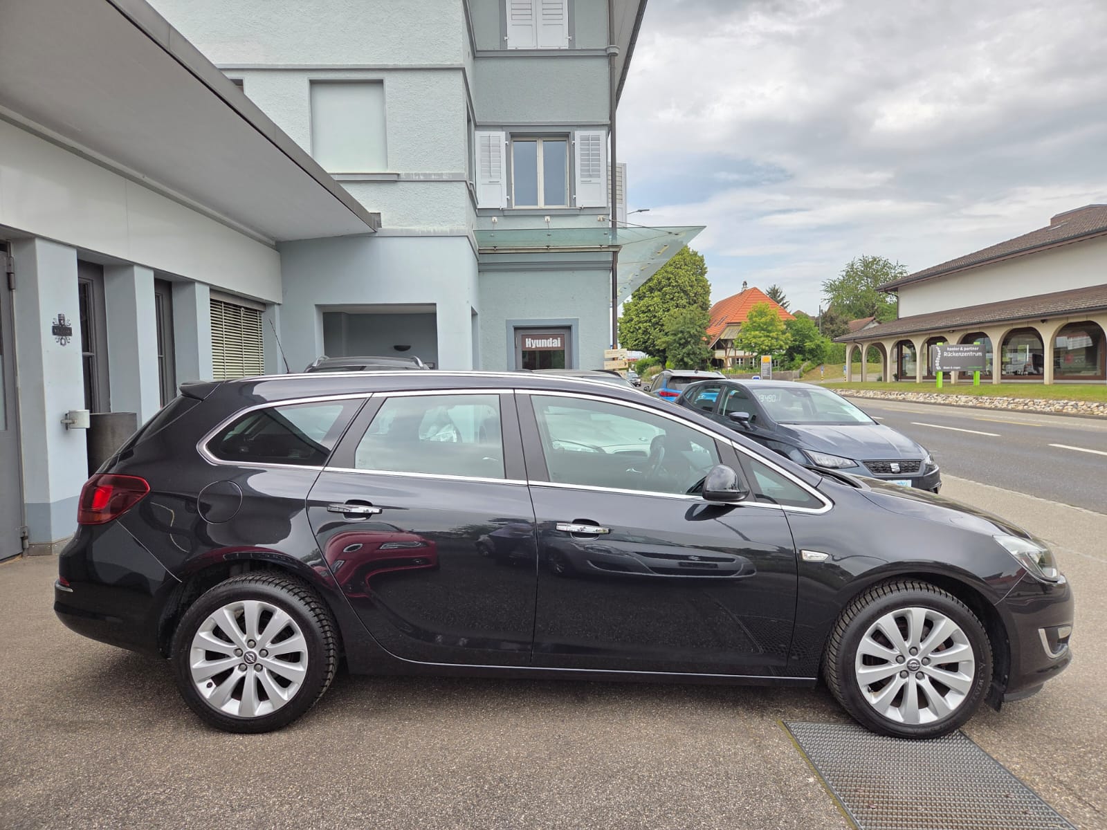 OPEL Astra SportsTourer 1.4i 16V Turbo Cosmo-image-5