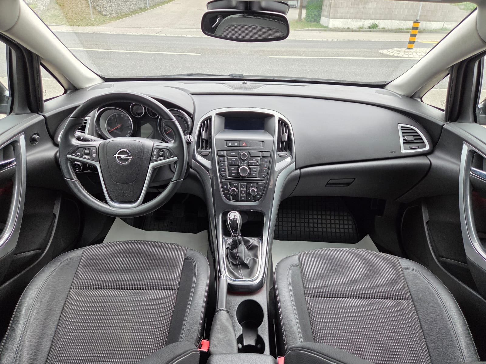 OPEL Astra SportsTourer 1.4i 16V Turbo Cosmo-image-11