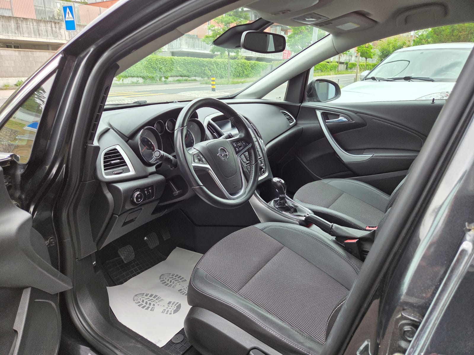 OPEL Astra SportsTourer 1.4i 16V Turbo Cosmo-image-8
