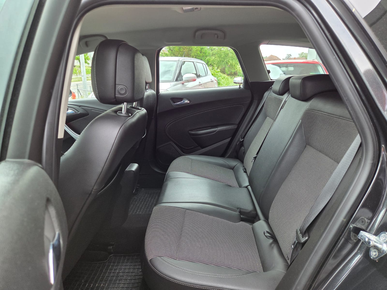 OPEL Astra SportsTourer 1.4i 16V Turbo Cosmo-image-12