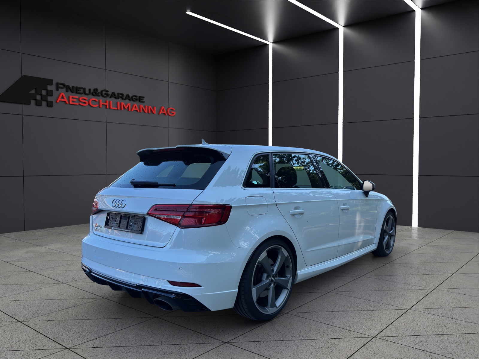 AUDI RS3 Sportback 2.5 TSI quattro S-tronic-image-4