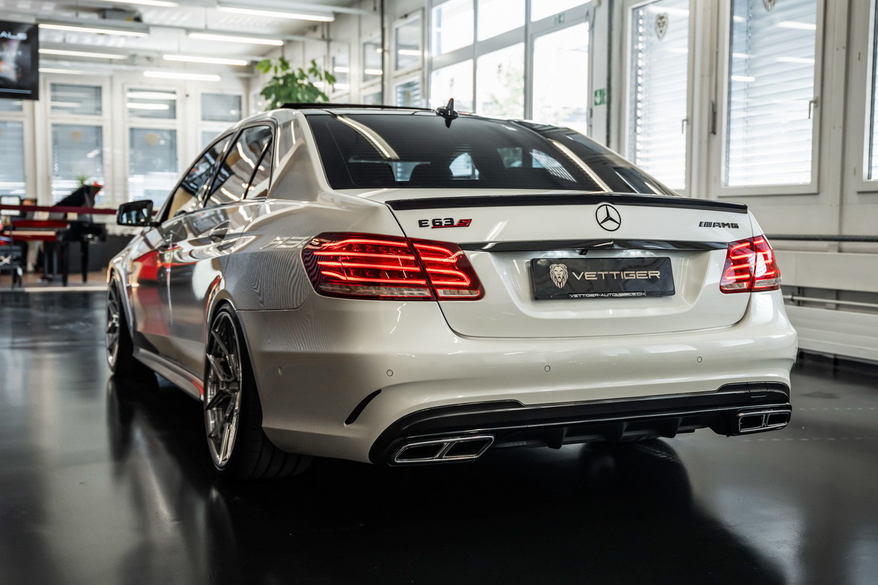 MERCEDES-BENZ E 63 AMG S 4Matic Speedshift-showroom-element-3