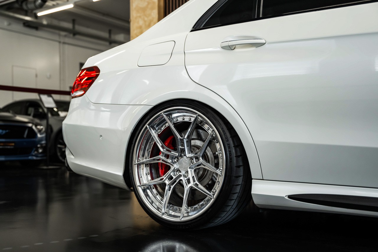 MERCEDES-BENZ E 63 AMG S 4Matic Speedshift-image-10