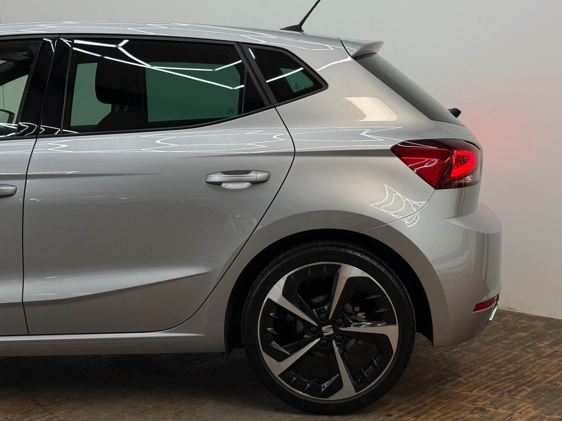 SEAT Ibiza 1.0 EcoTSI Hola FR DSG-image-7