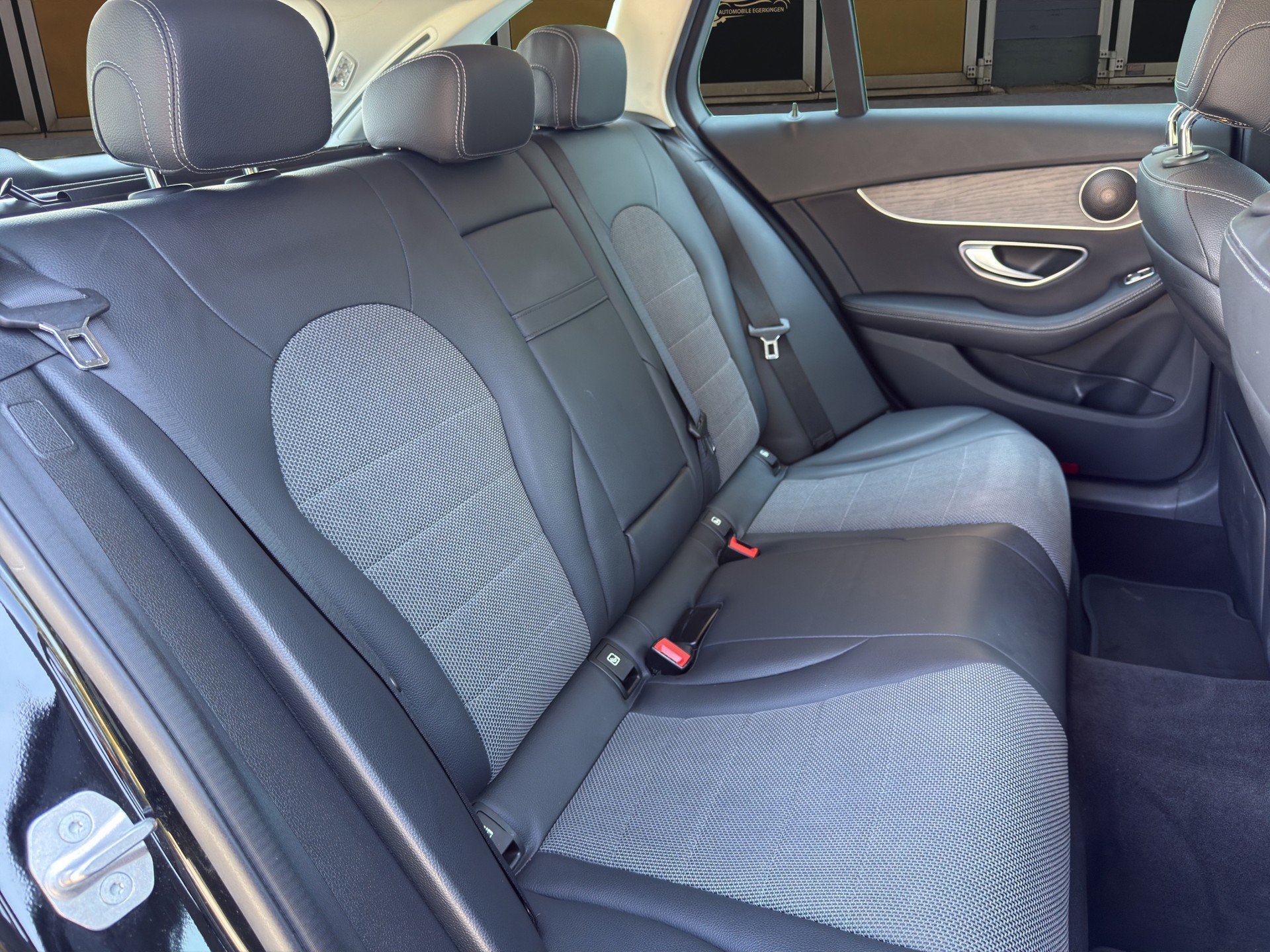 MERCEDES-BENZ C 220 d Swiss Star AMG Line 4m Kombi-image-12