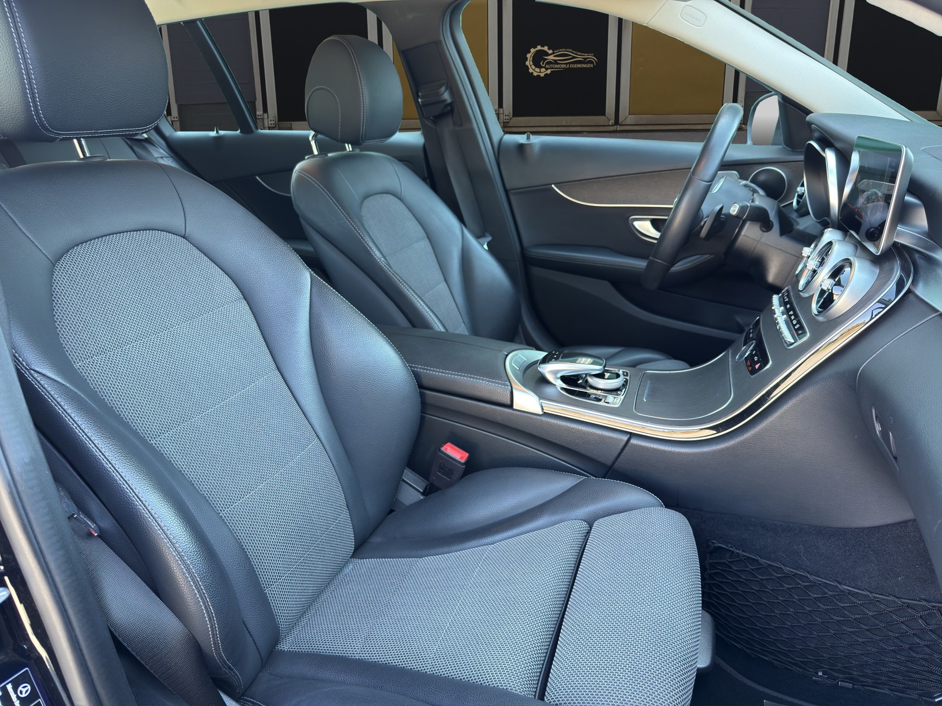 MERCEDES-BENZ C 220 d Swiss Star AMG Line 4m Kombi-image-9