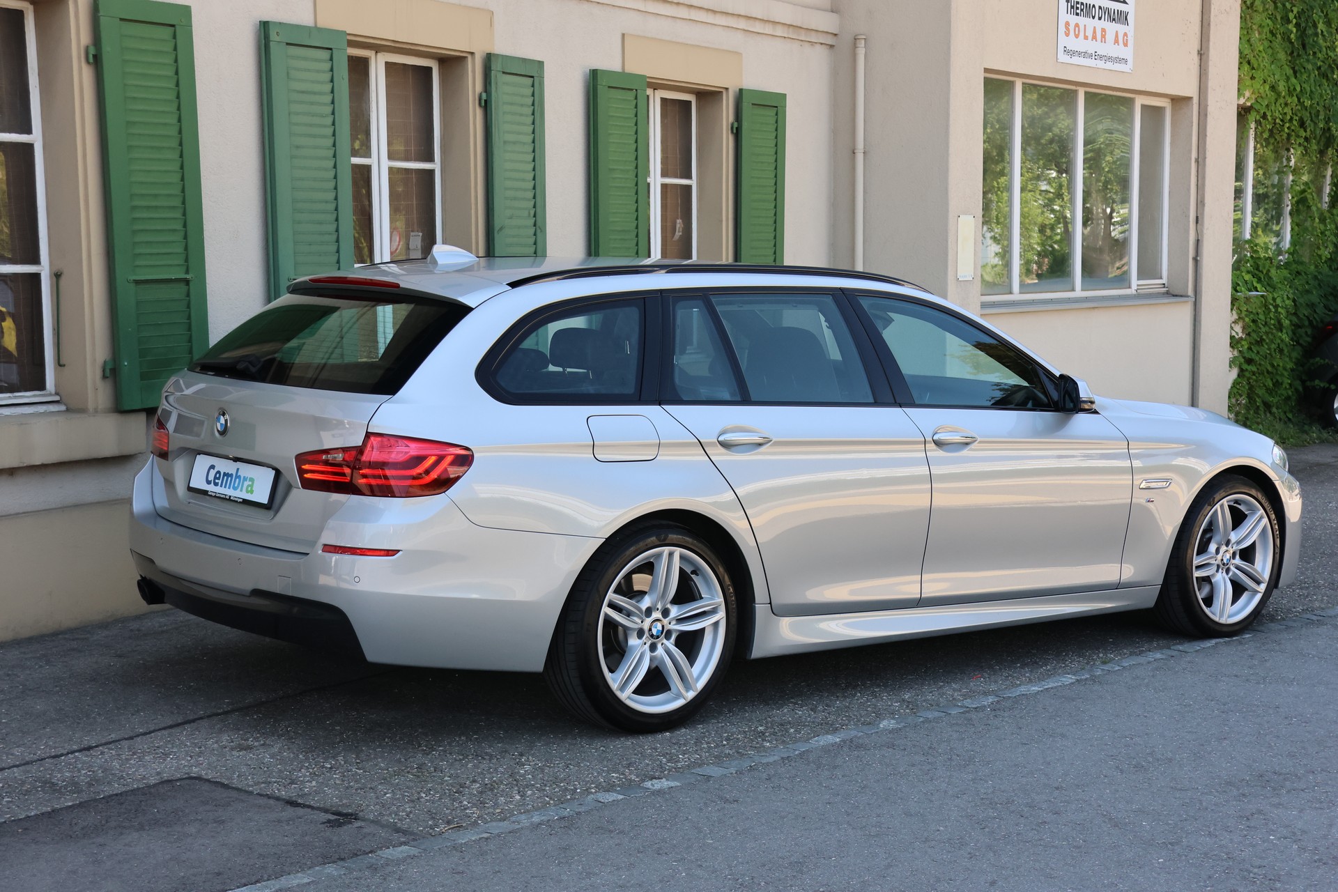 BMW 528i Touring xDrive M-Sport Modern Line Steptronic-image-4
