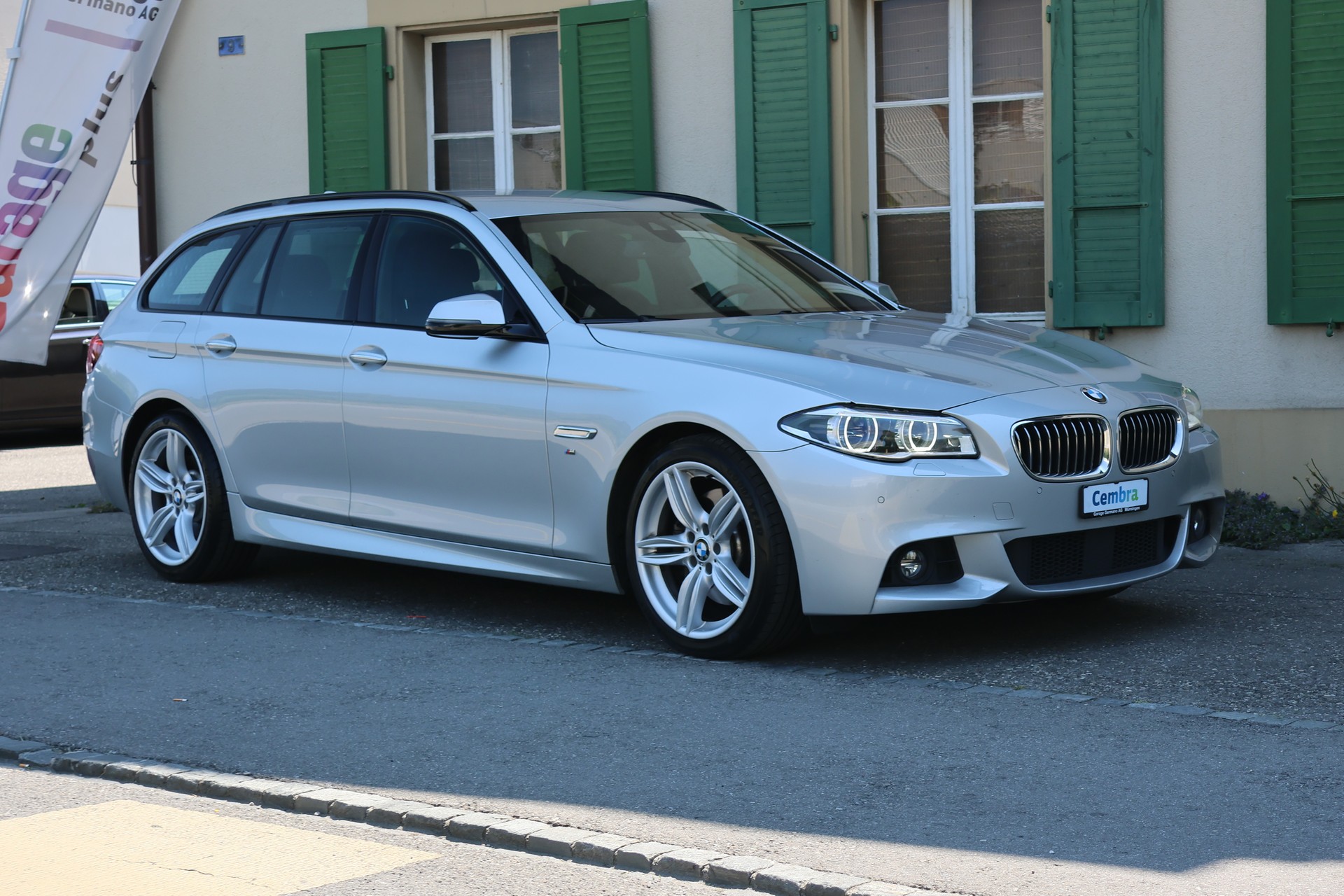 BMW 528i Touring xDrive M-Sport Modern Line Steptronic-image-2