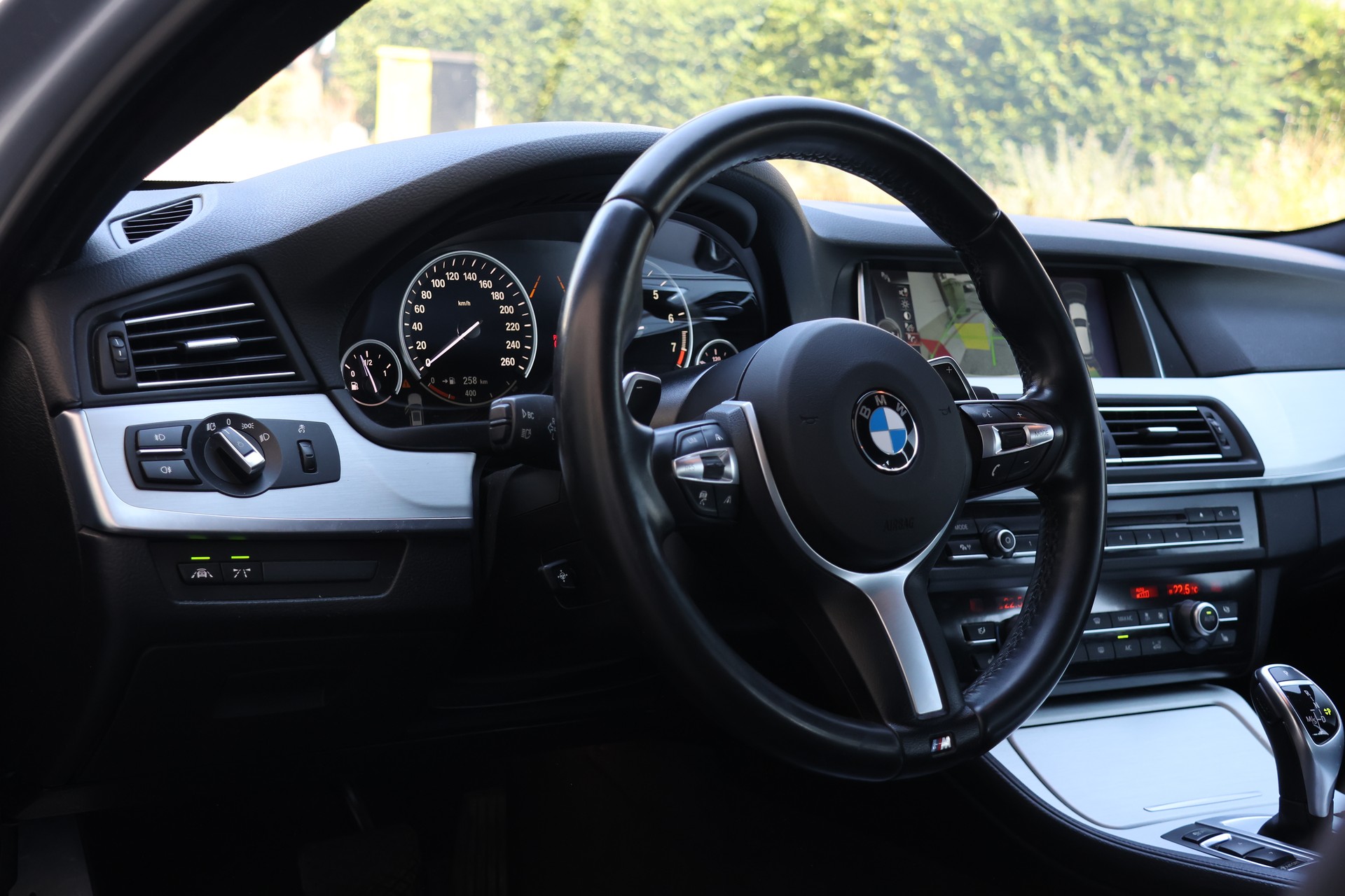 BMW 528i Touring xDrive M-Sport Modern Line Steptronic-image-12