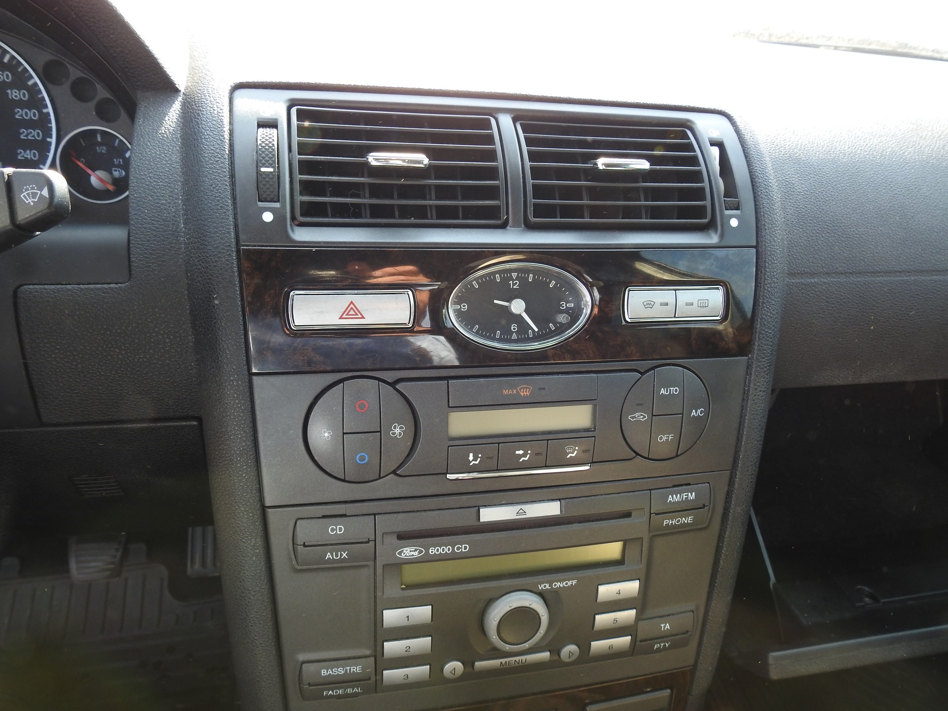 FORD Mondeo 2.0 Trend-image-22