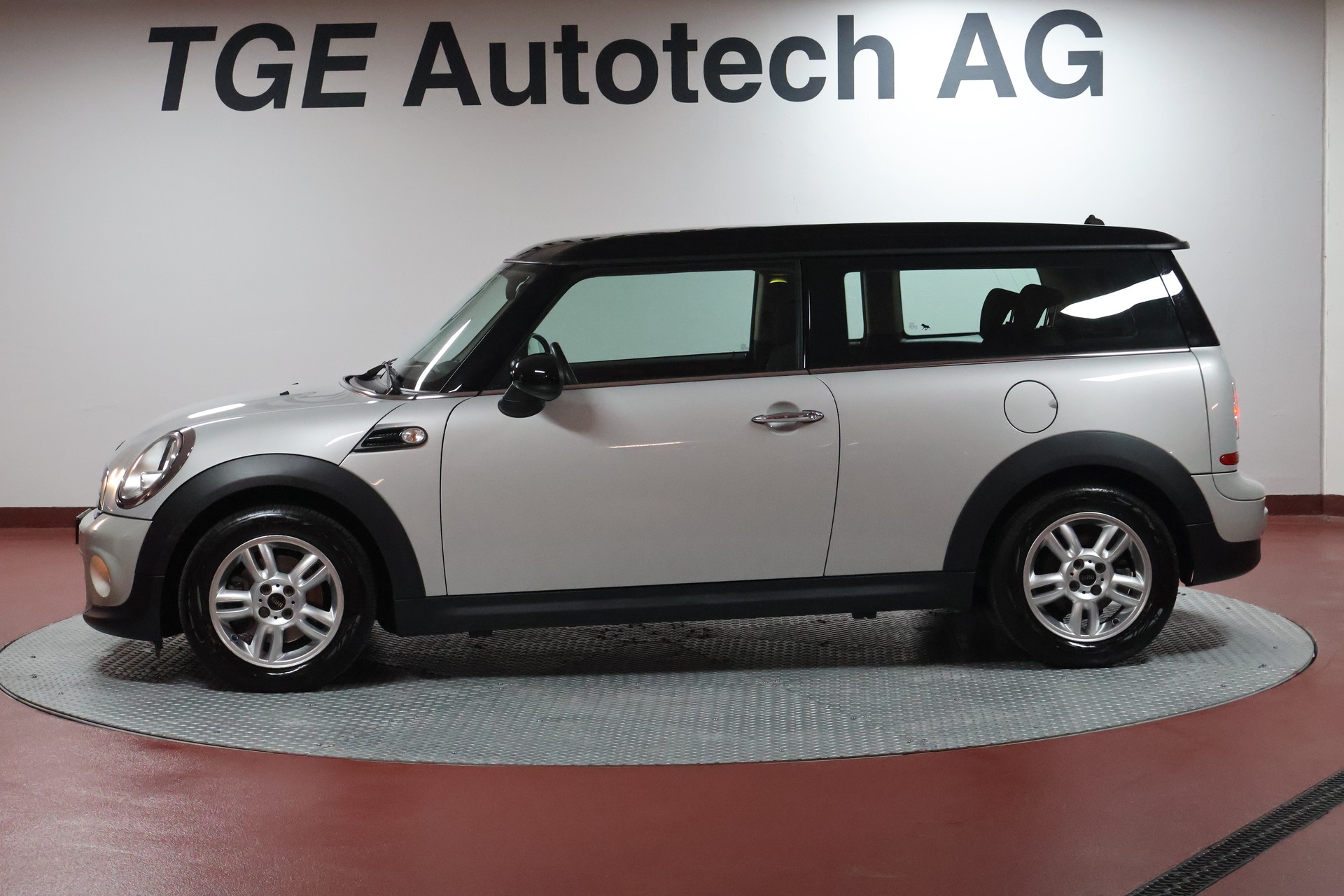 MINI Clubman One-showroom-element-3