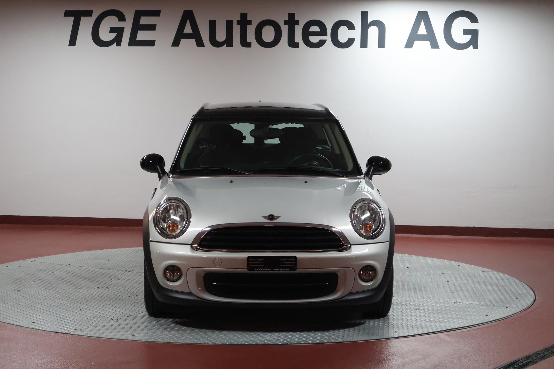 MINI Clubman One-showroom-element-2