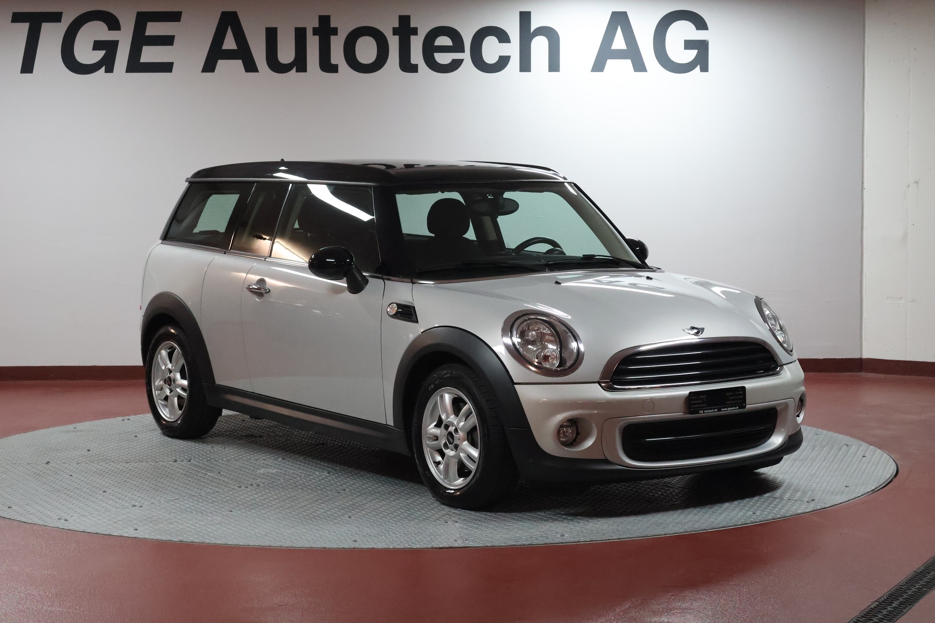 MINI Clubman One-showroom-element-1