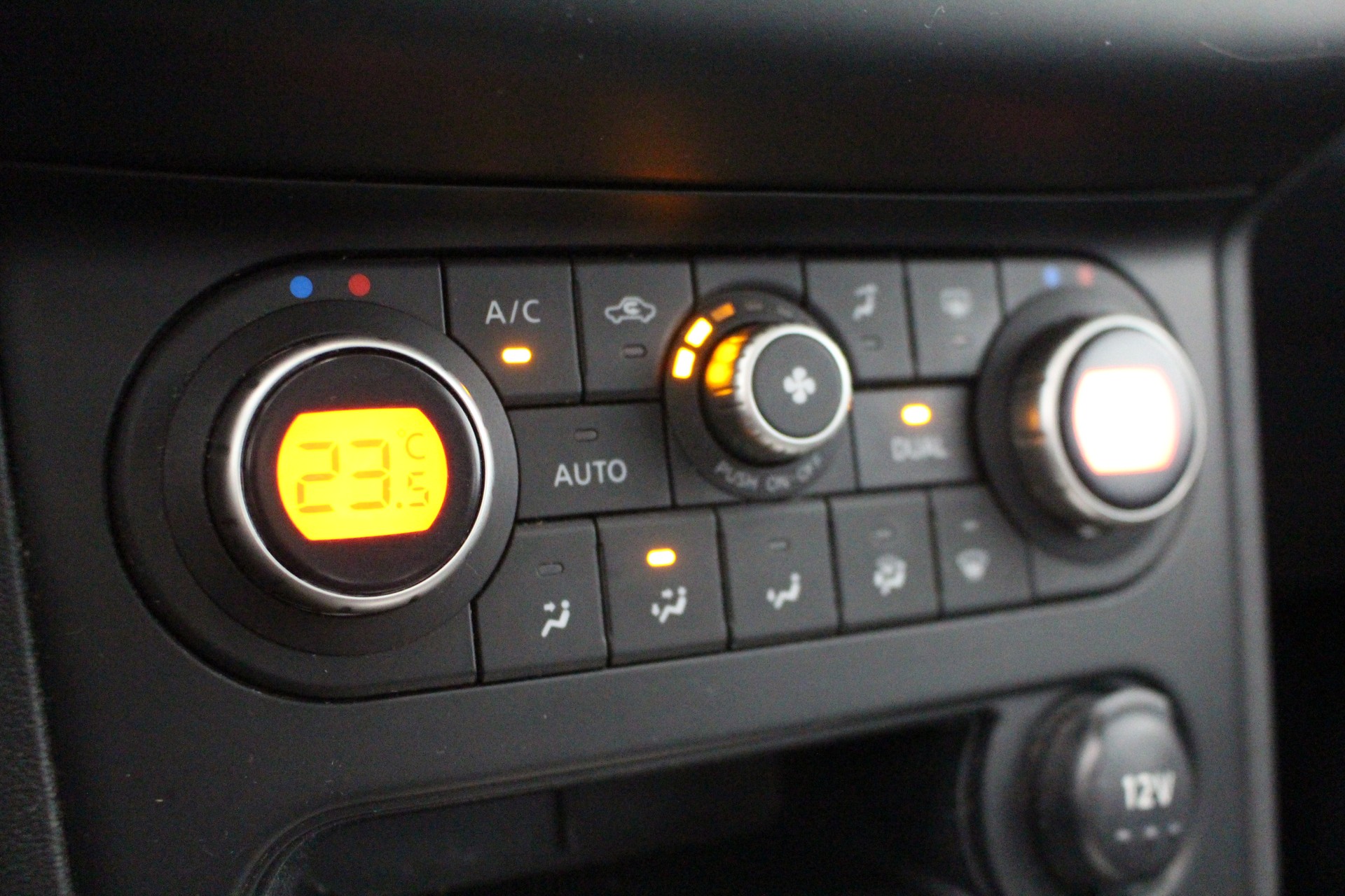 NISSAN Qashqai 2.0 16V Acenta 4x4-image-15