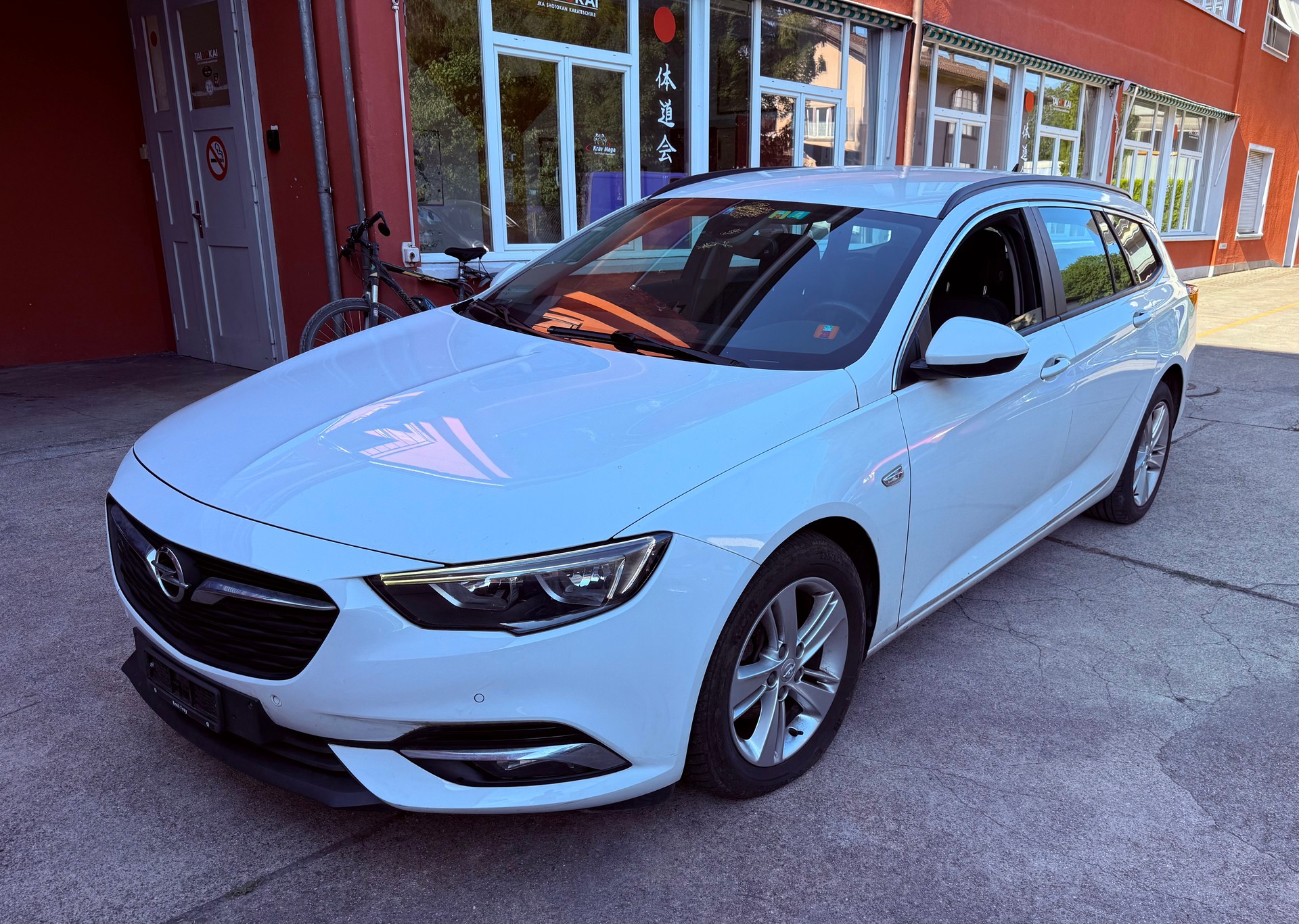 OPEL Insignia 1.6 CDTI Sports Tourer Excellence Automatic-image-0