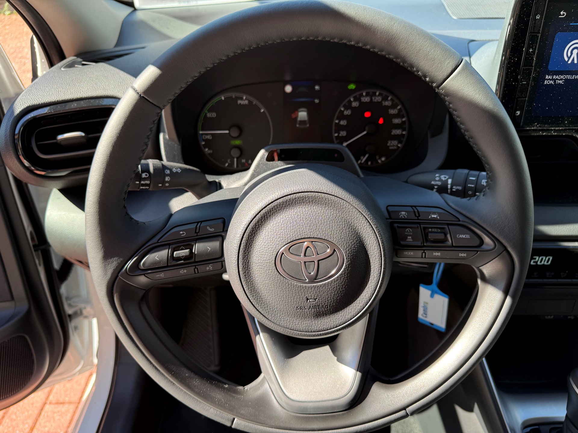 TOYOTA Yaris 1.5 Comfort e-CVT-image-9