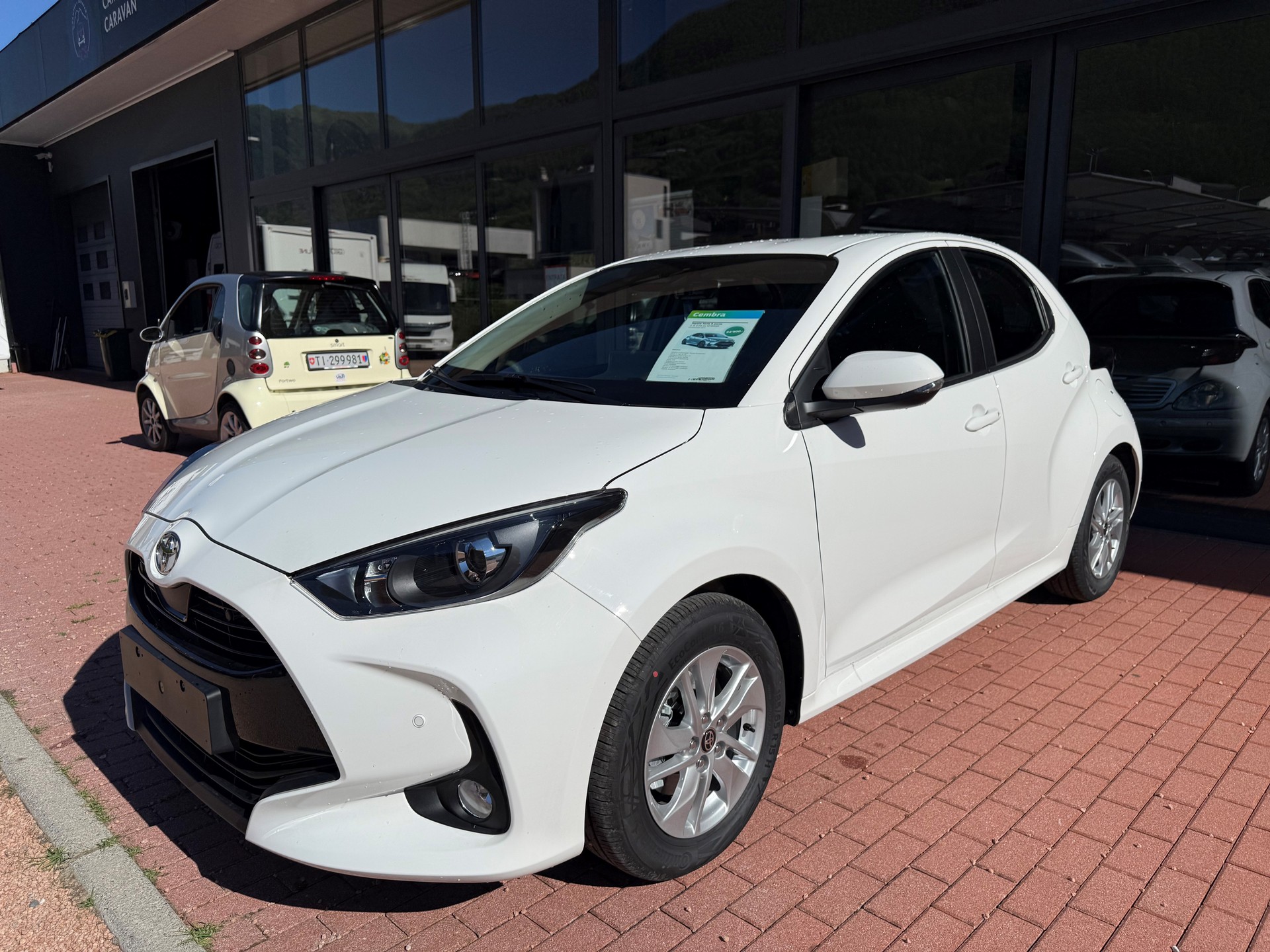 TOYOTA Yaris 1.5 Comfort e-CVT-image-4