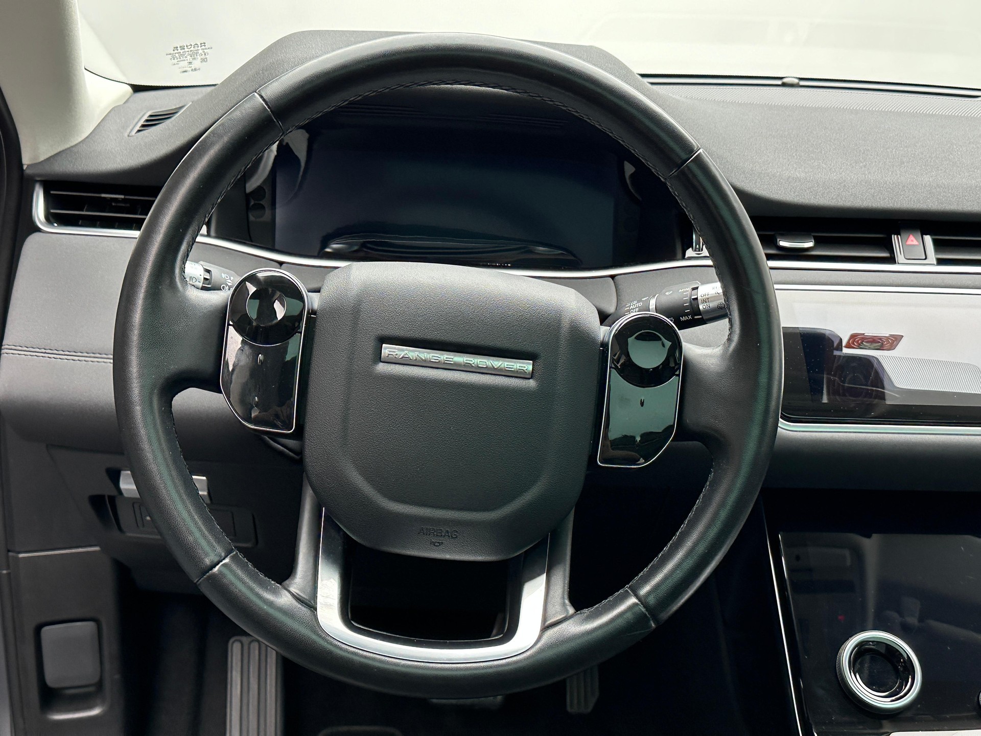 LAND ROVER Range Rover Evoque 2.0 T 250 SE-image-8