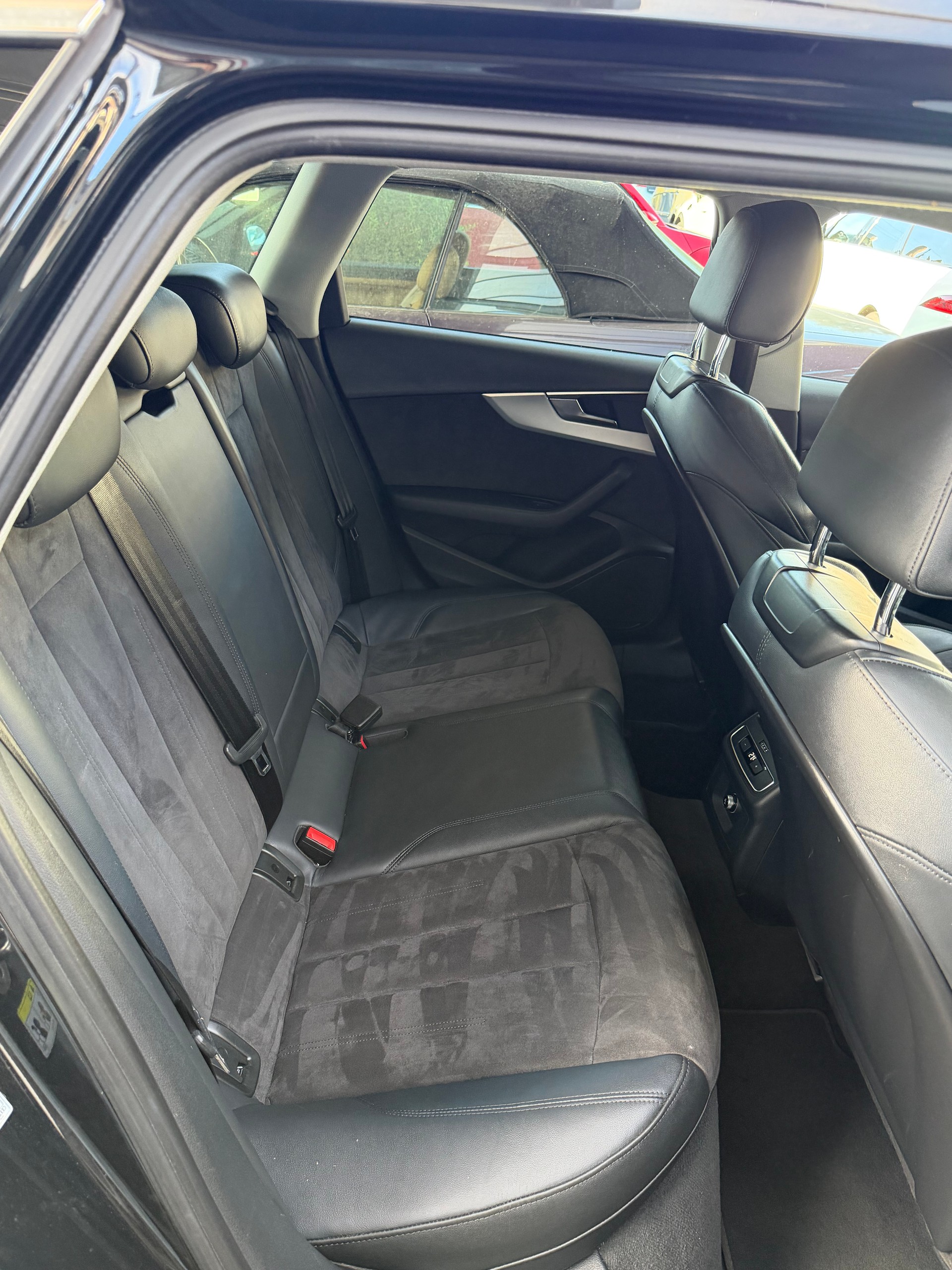 AUDI A4 Avant 2.0 TDI Sport quattro S-tronic-image-15