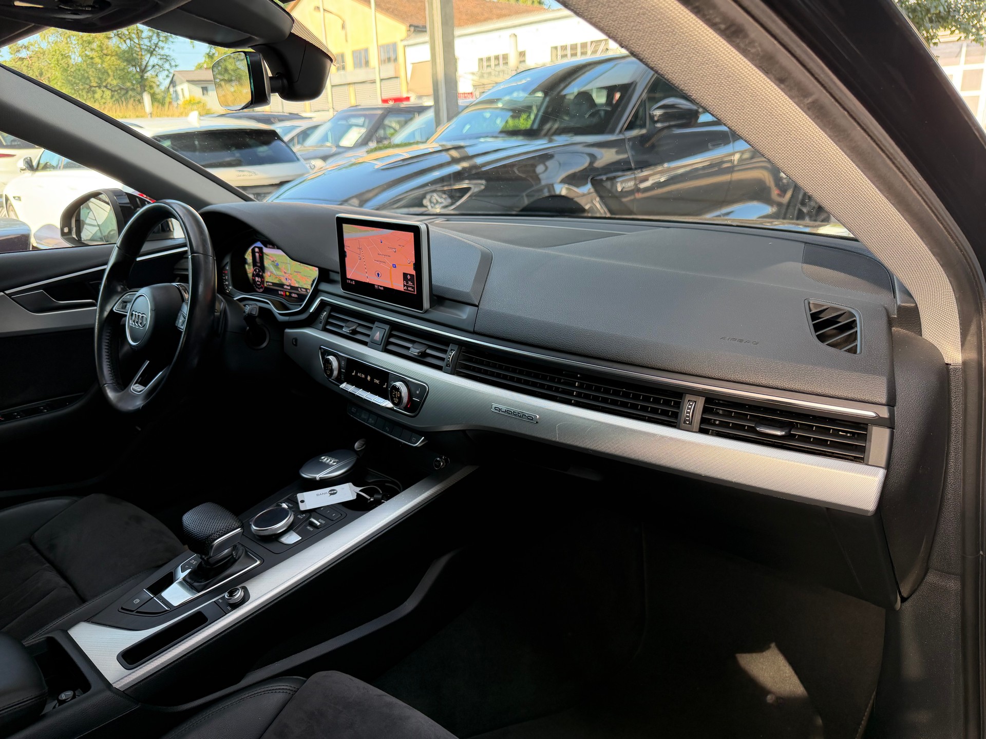 AUDI A4 Avant 2.0 TDI Sport quattro S-tronic-image-18