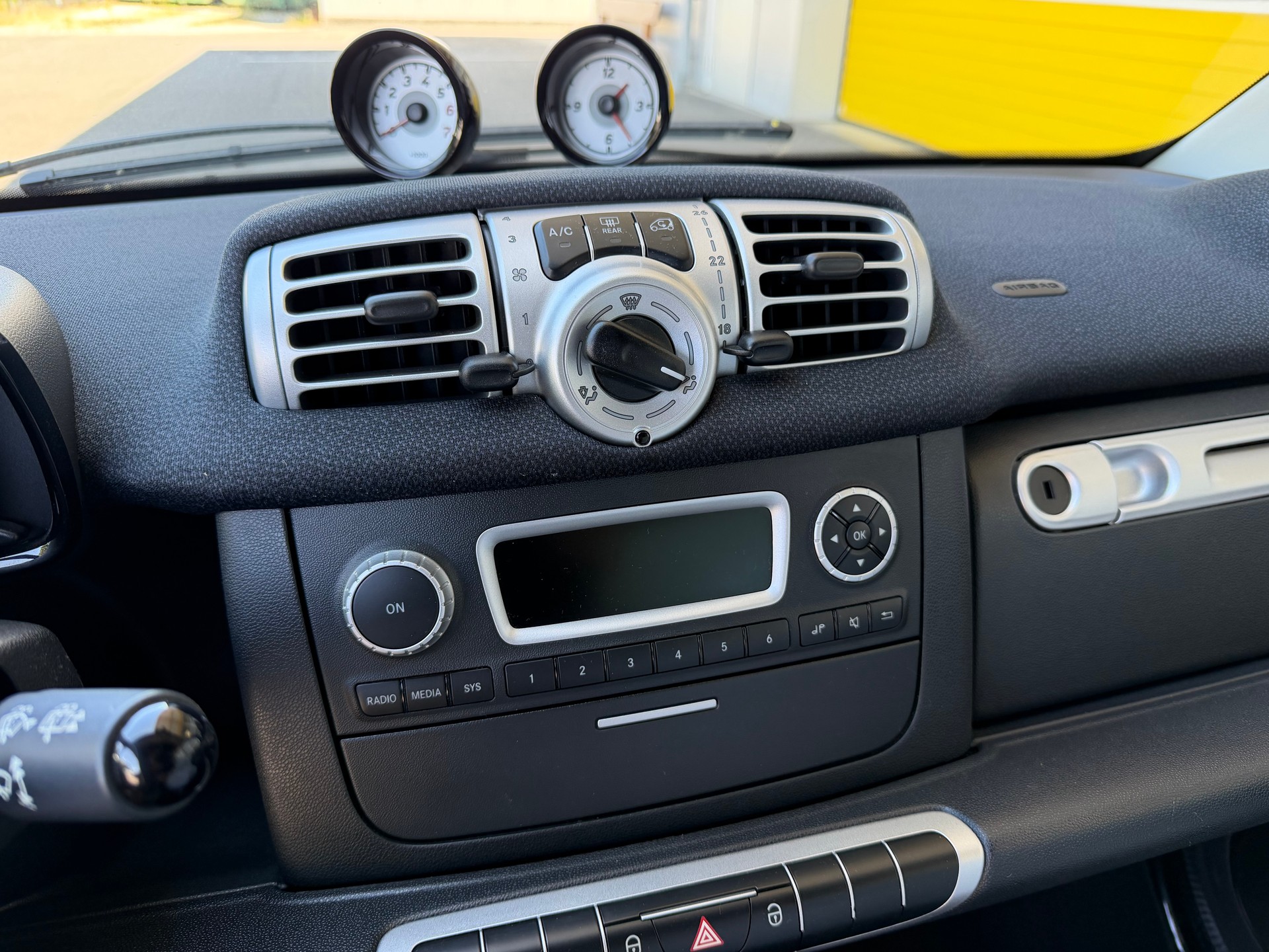 SMART fortwo swiss edition mhd softouch-image-9