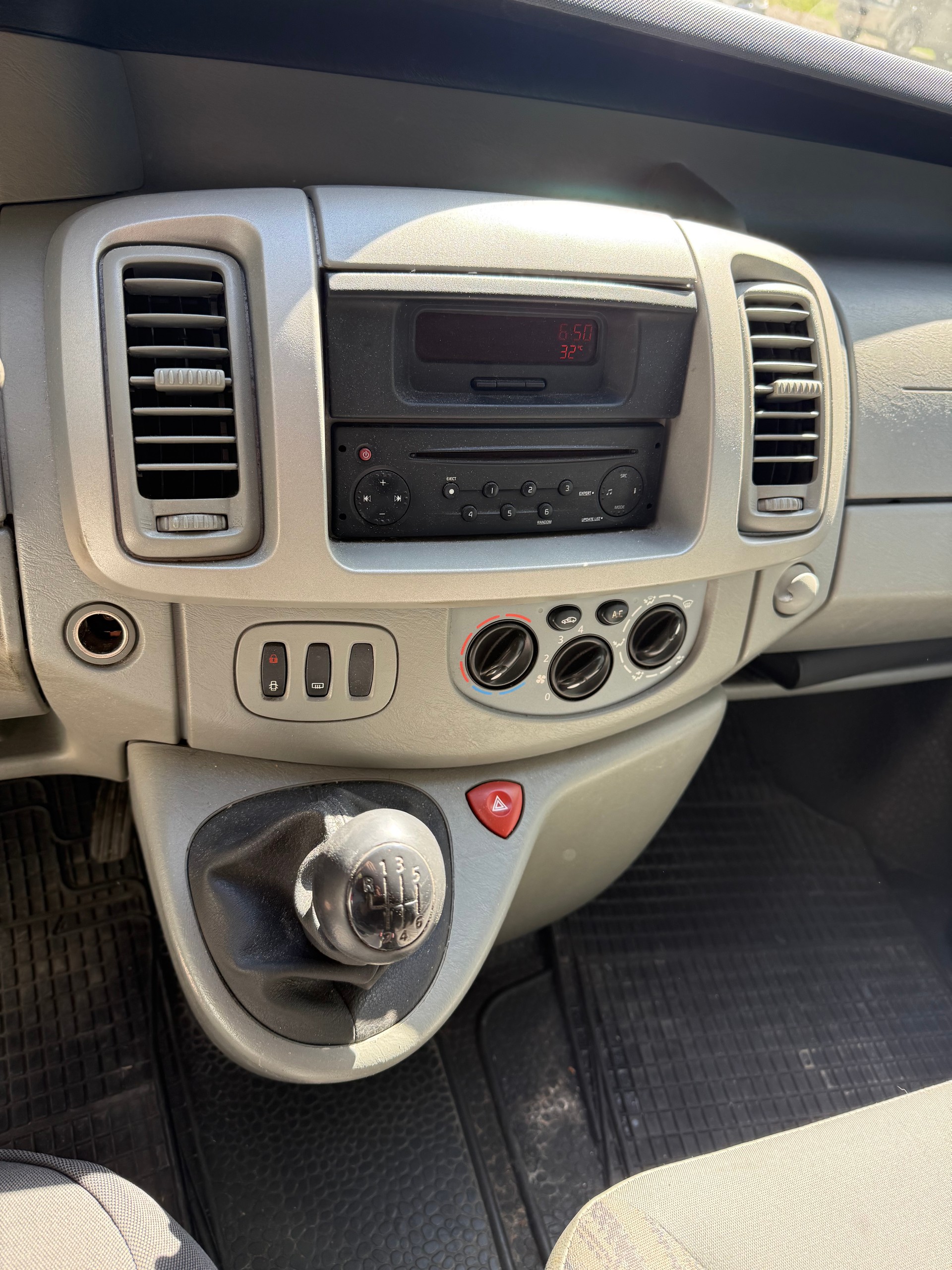 NISSAN Primastar 2.0dCi 90 Comfort 2.7t-image-9