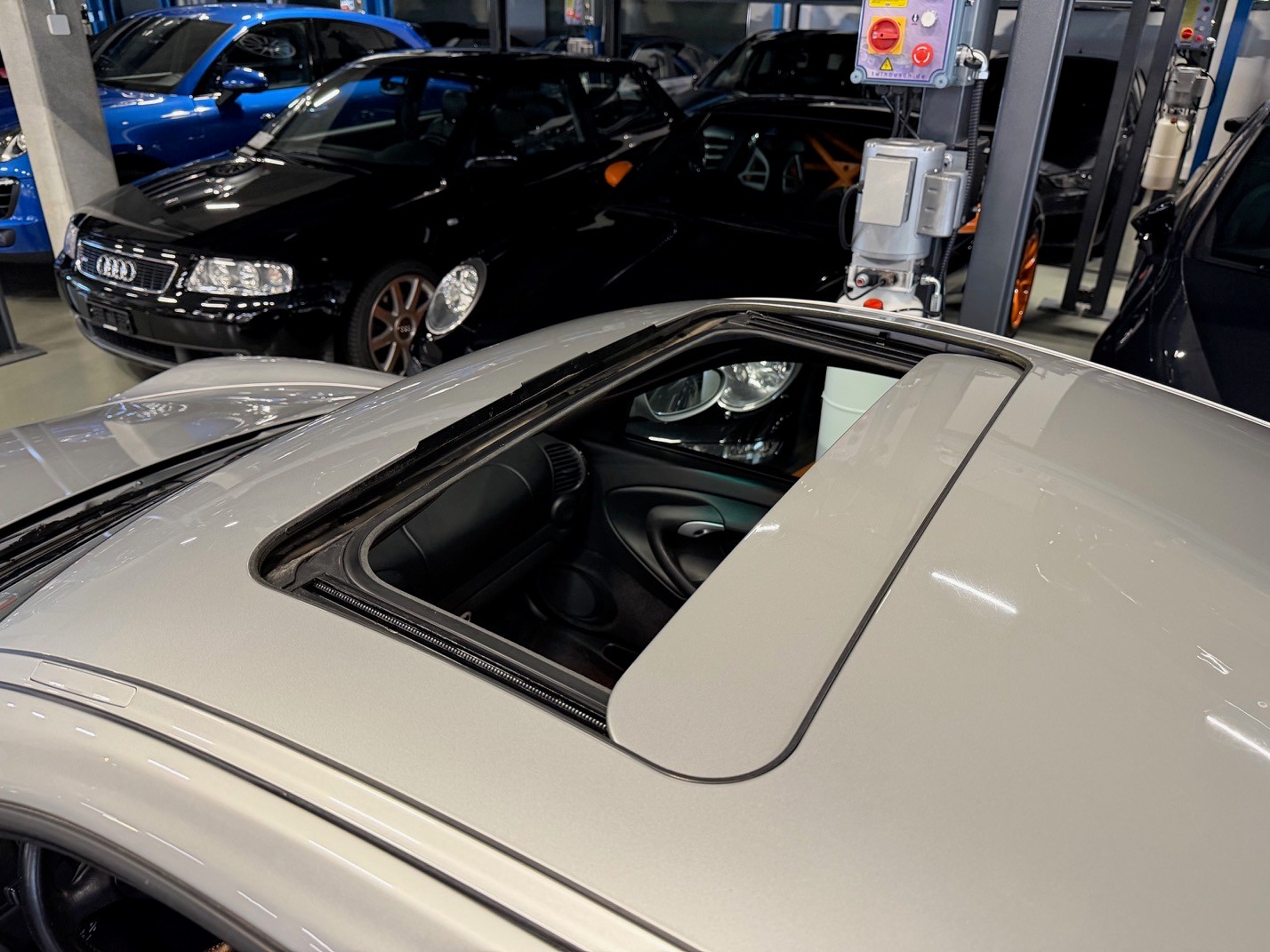 PORSCHE 911 Carrera 4S *PLUS 1/50 world - X51*-image-6