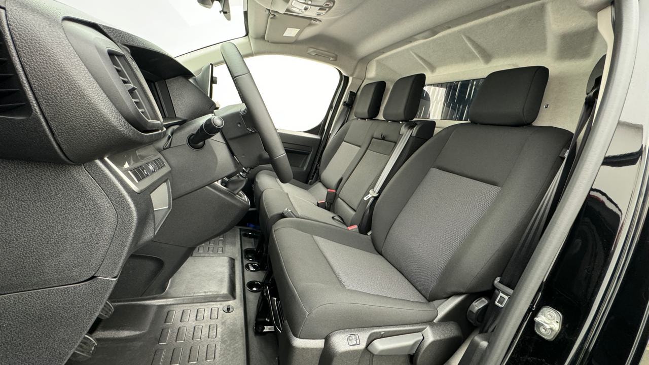 OPEL Vivaro Cargo 2.2 D s/s XL-image-4