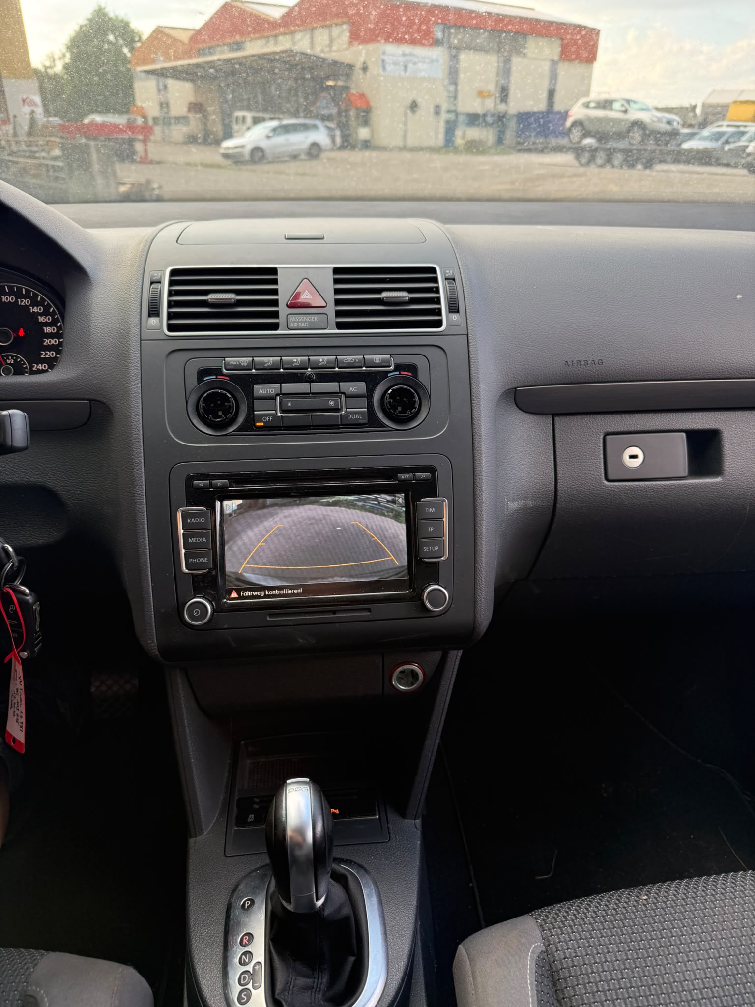 VW Touran 1.4 TSI Trendline DSG-image-9