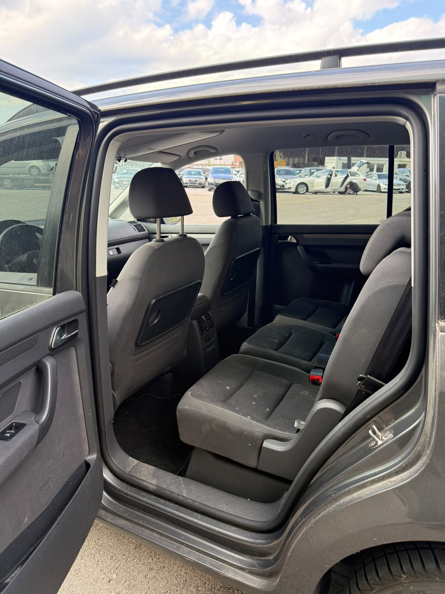 VW Touran 1.4 TSI Trendline DSG-image-11