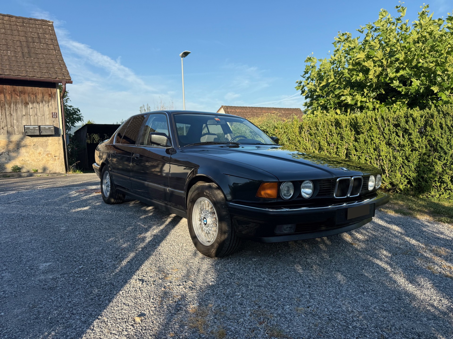 BMW 735i ABS-image-0