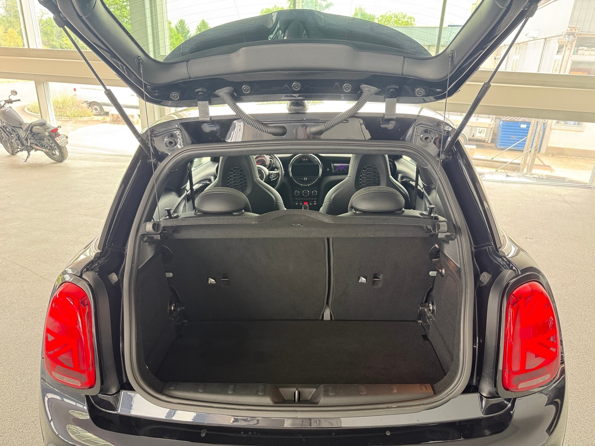 MINI Cooper John Cooper Works Steptronic-image-11