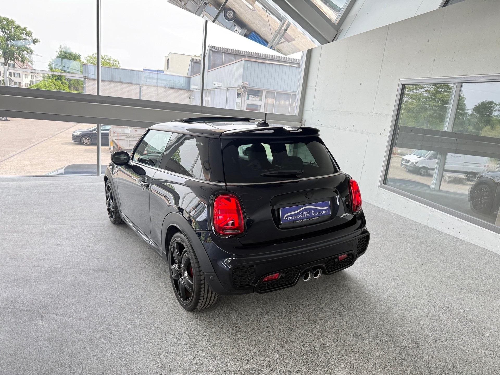 MINI Cooper John Cooper Works Steptronic-image-3