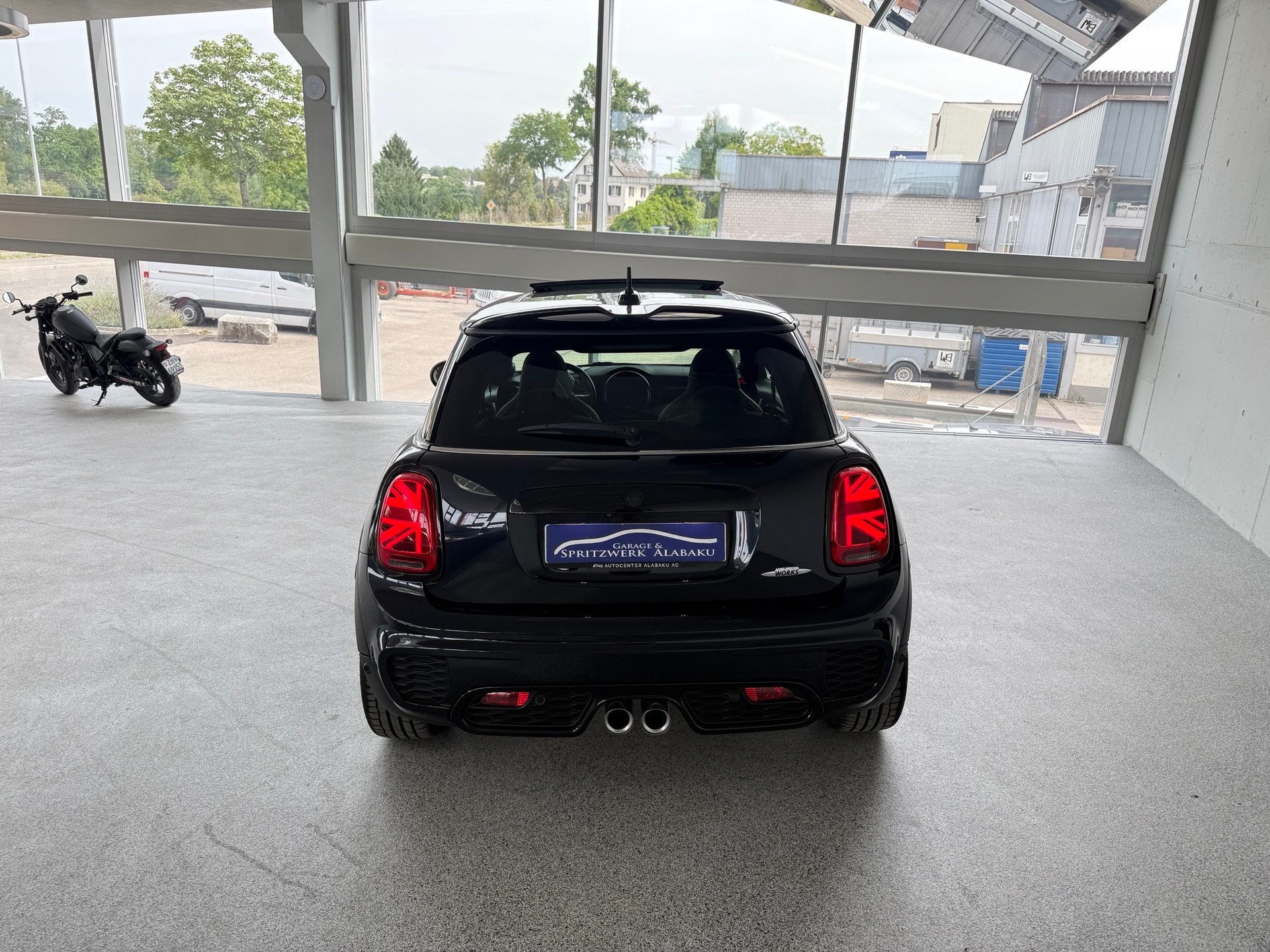 MINI Cooper John Cooper Works Steptronic-image-4