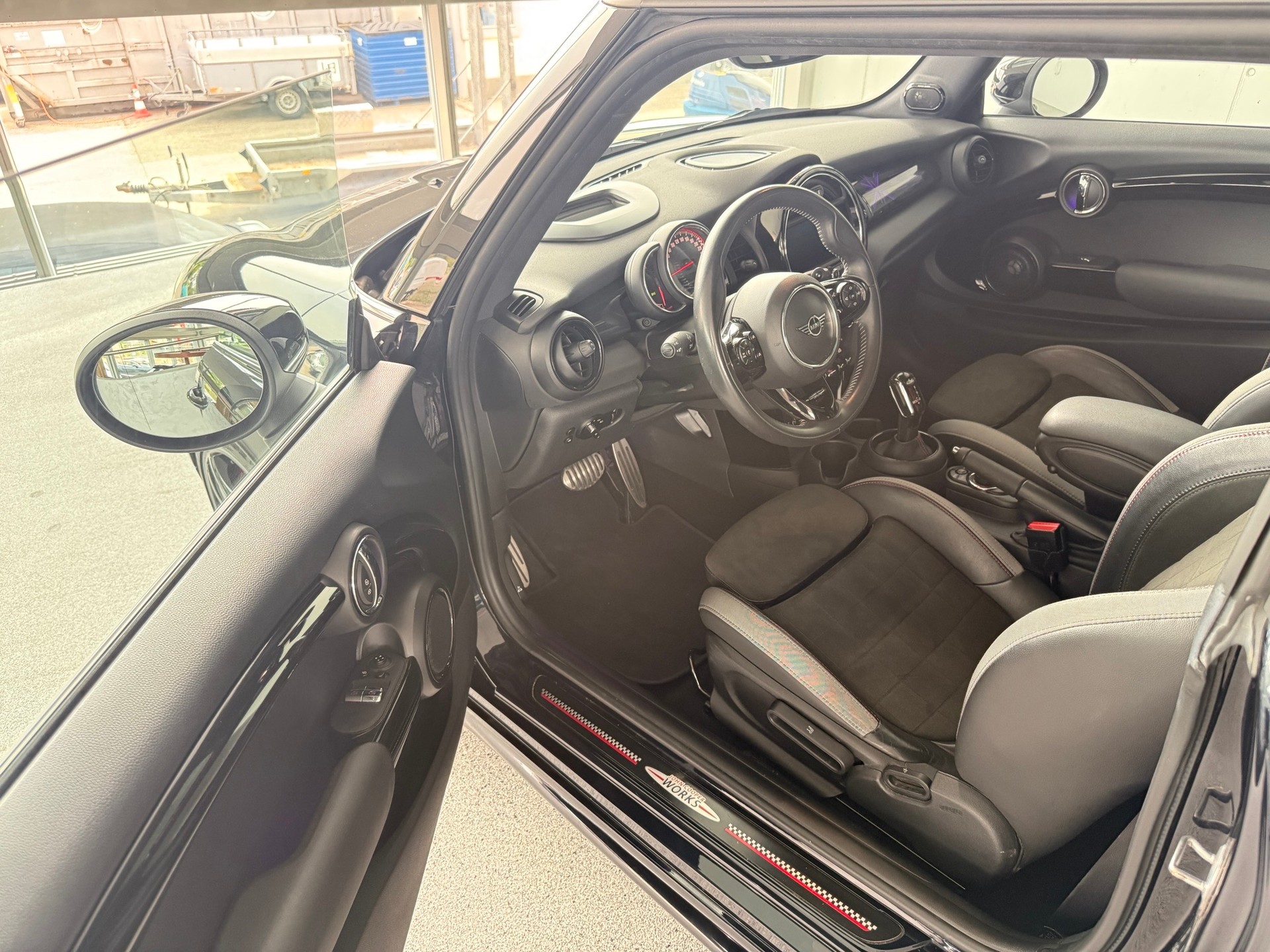 MINI Cooper John Cooper Works Steptronic-image-6