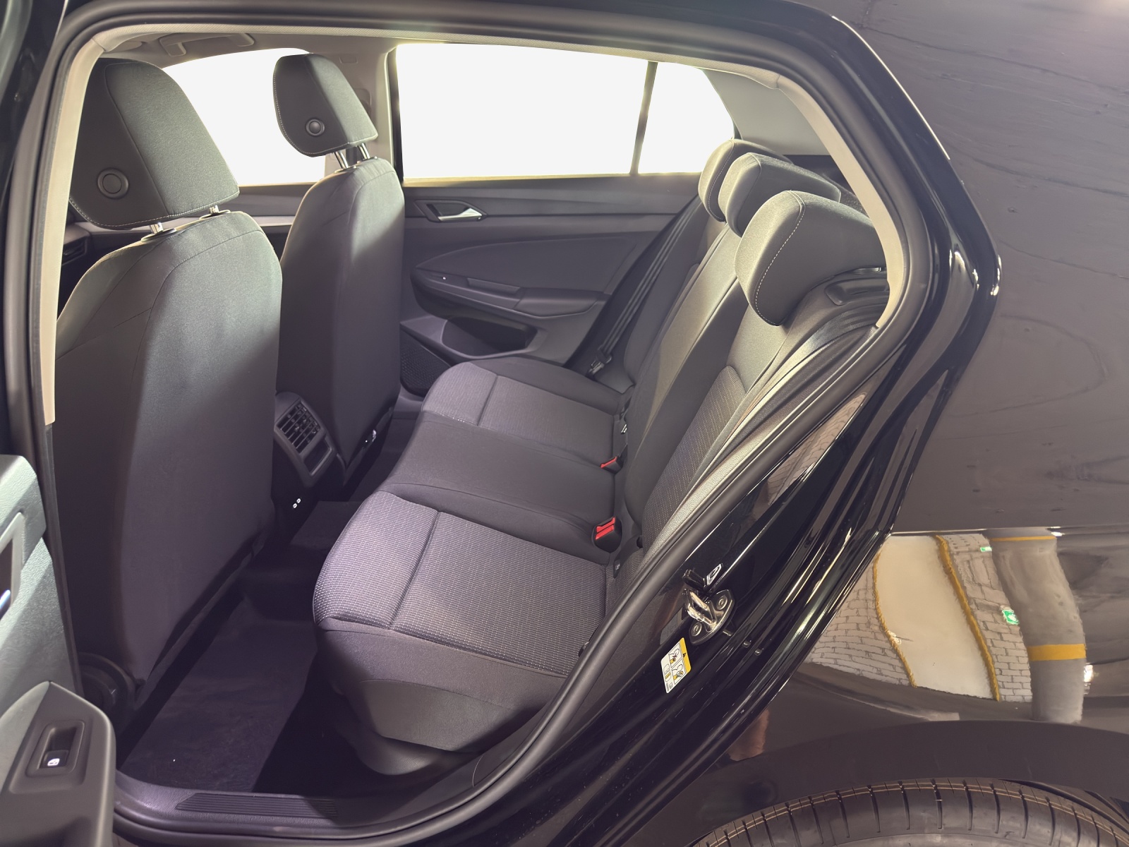 VW Golf 1.5 e TSI mHEV Basis DSG-image-11