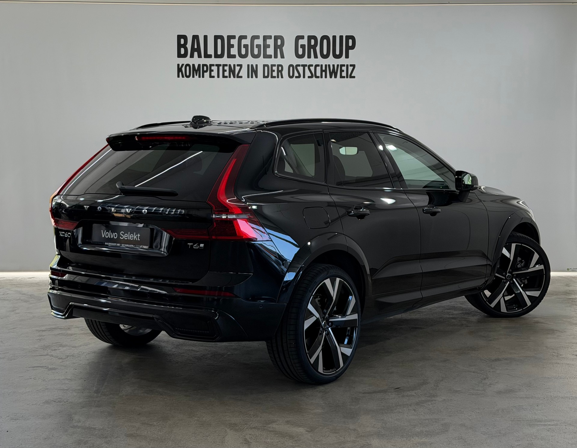 VOLVO XC60 2.0 T6 TE Ultra Dark eAWD-image-2